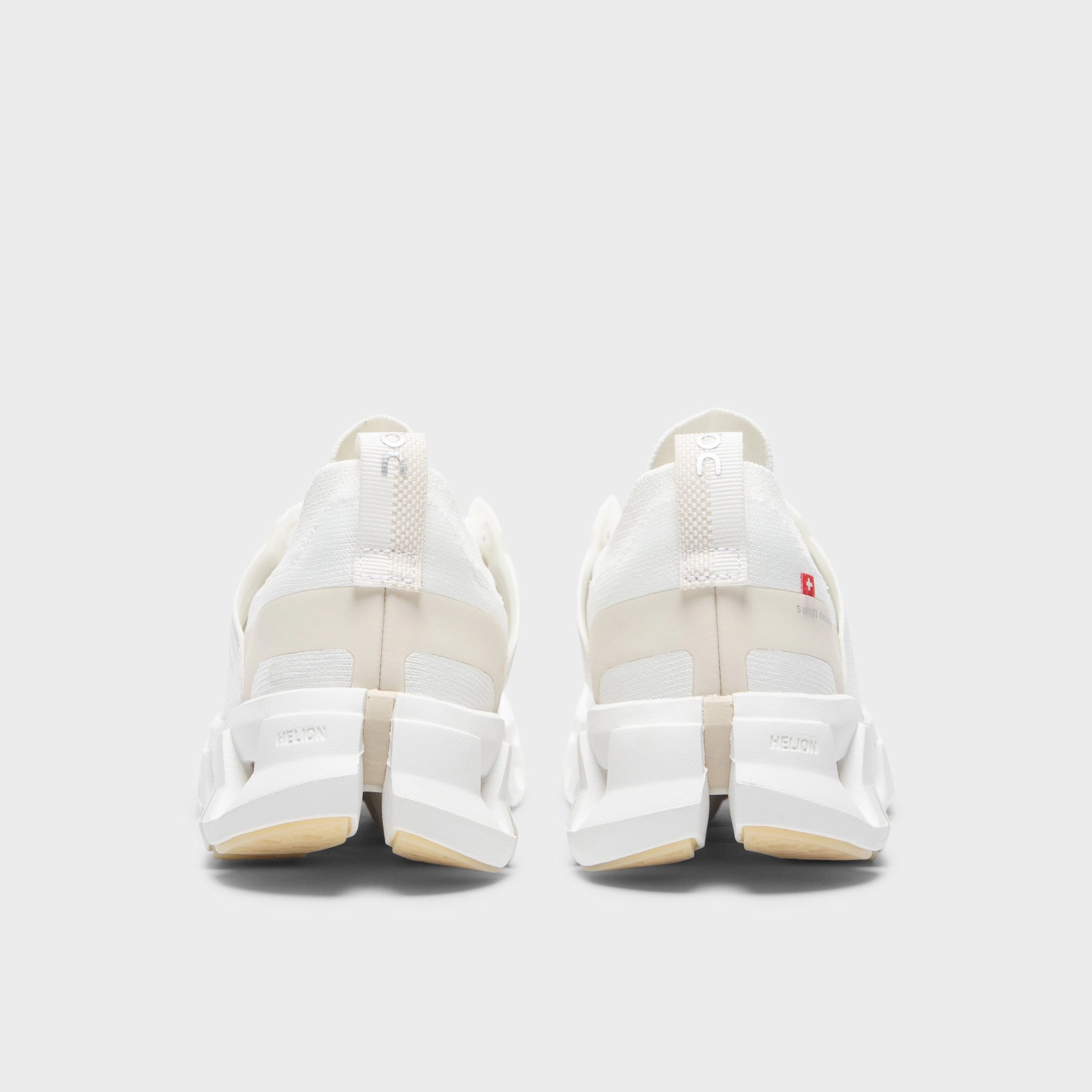 Modern Design On Women's Cloudswift 4 White / Cream
