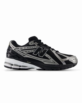 AdjustableFit athletic style New Balance 1906R - Black / Dark Silver