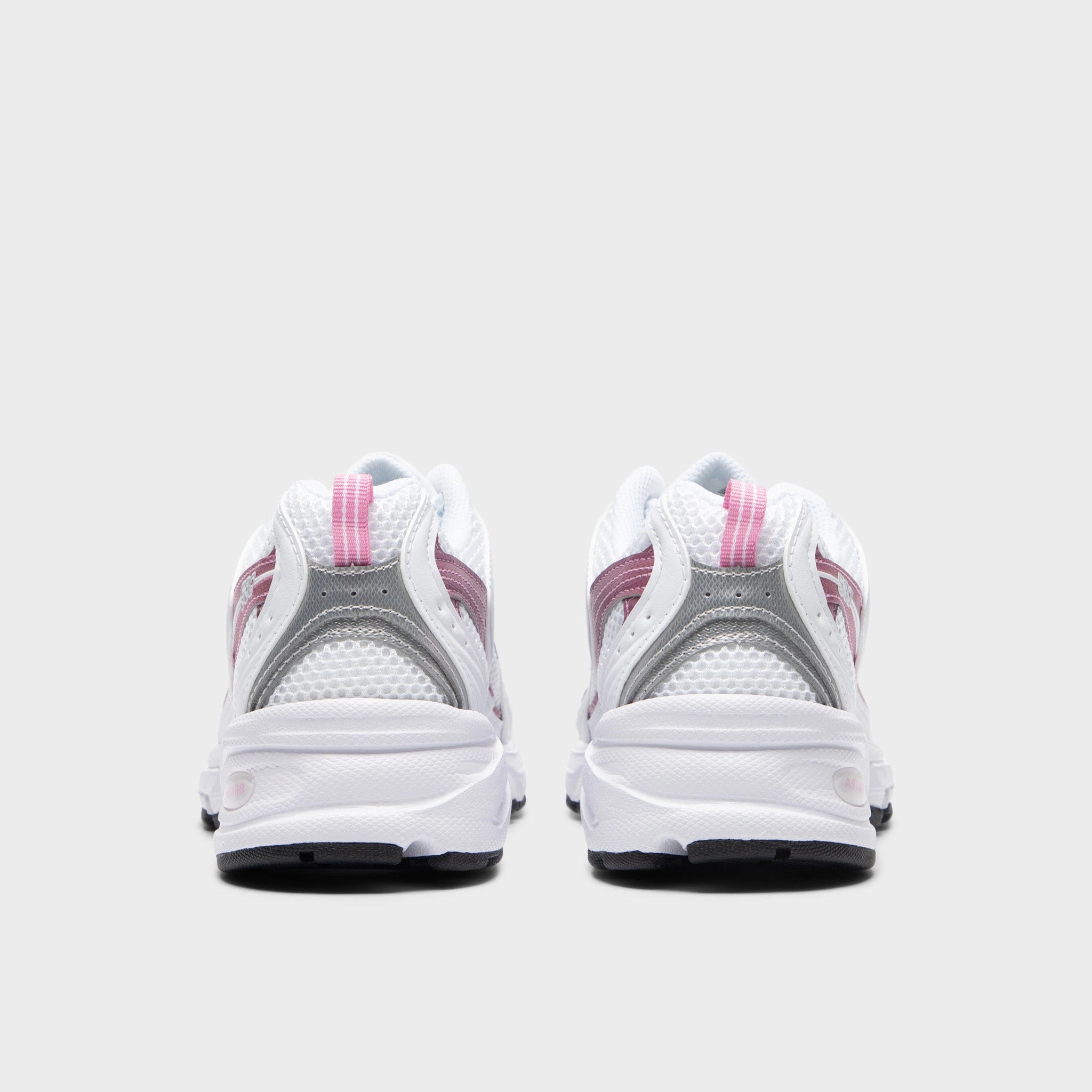 indoor - court running shoes New Balance 530 White / Pink Sugar