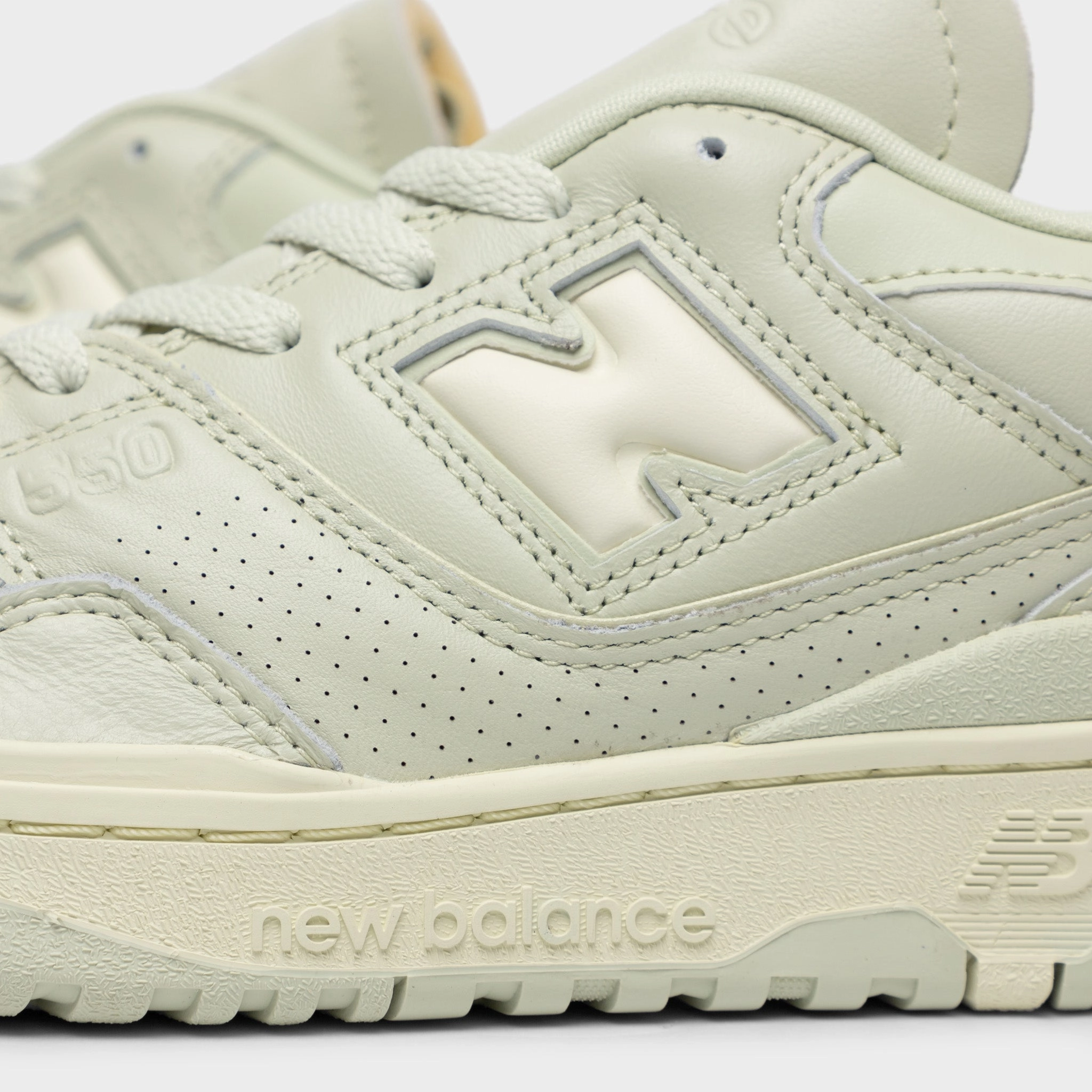 New Balance 550 / Deep Lichen Pressure Distribution System Vibration Dampening Tech