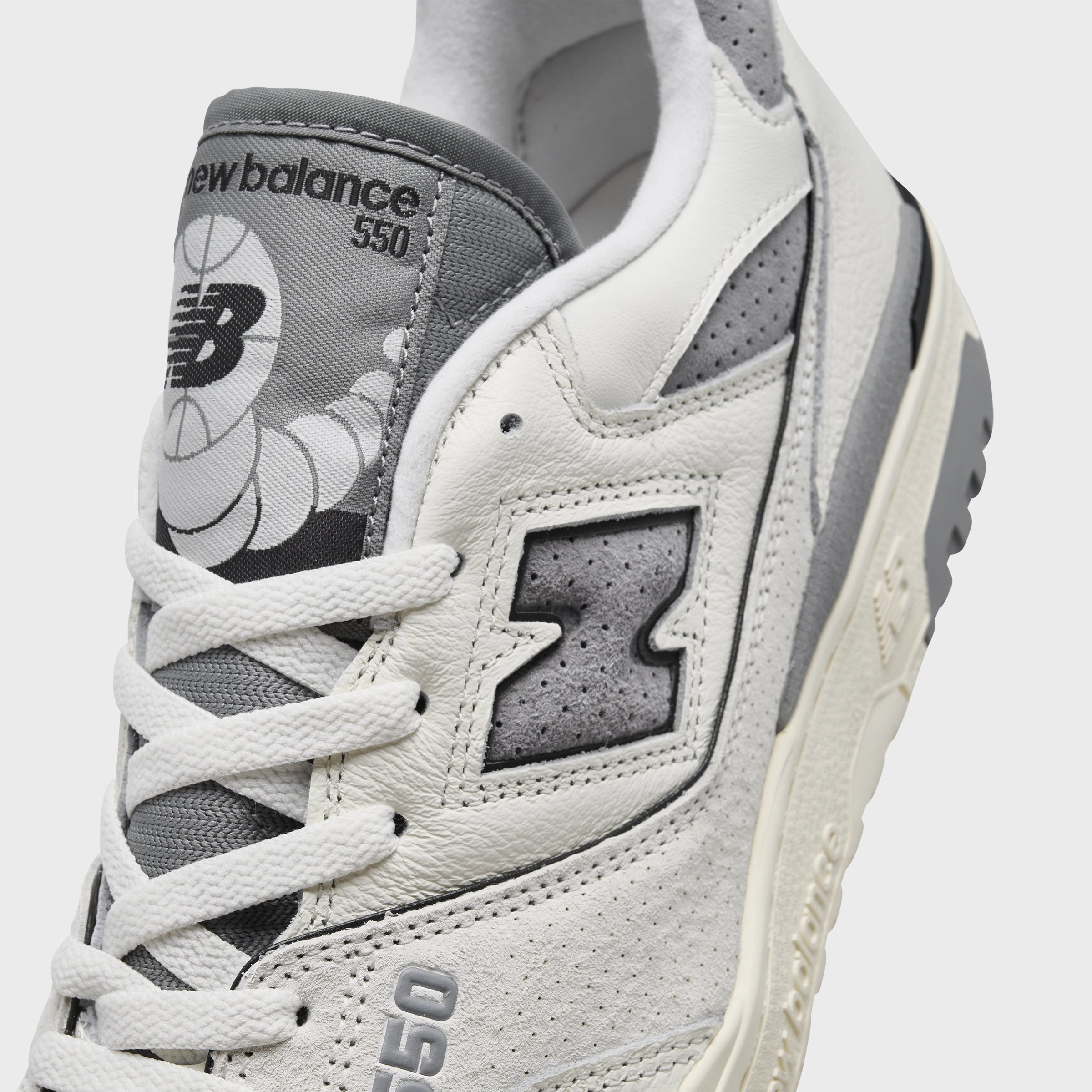 Lightweight Foam Design New Balance 550 Sea Salt / Slate Grey