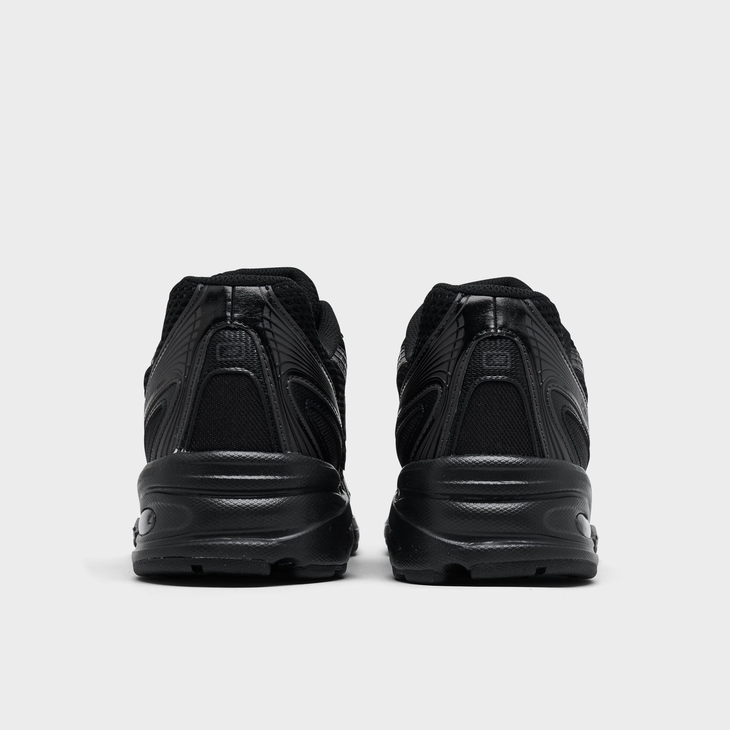 race - day shoe preparedness New Balance 740 Black / Black