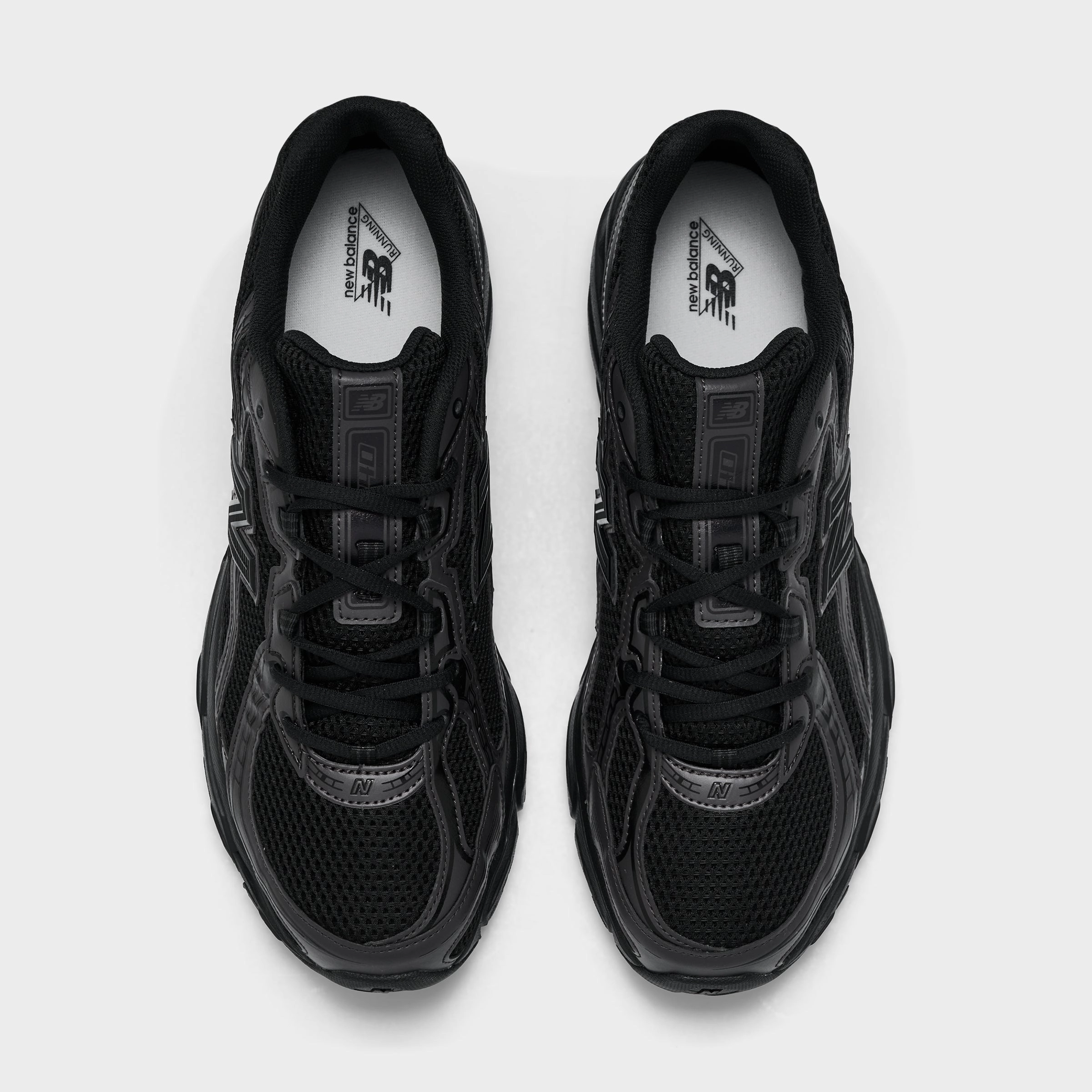 New Balance 740 Black / Black Retro Casual Look