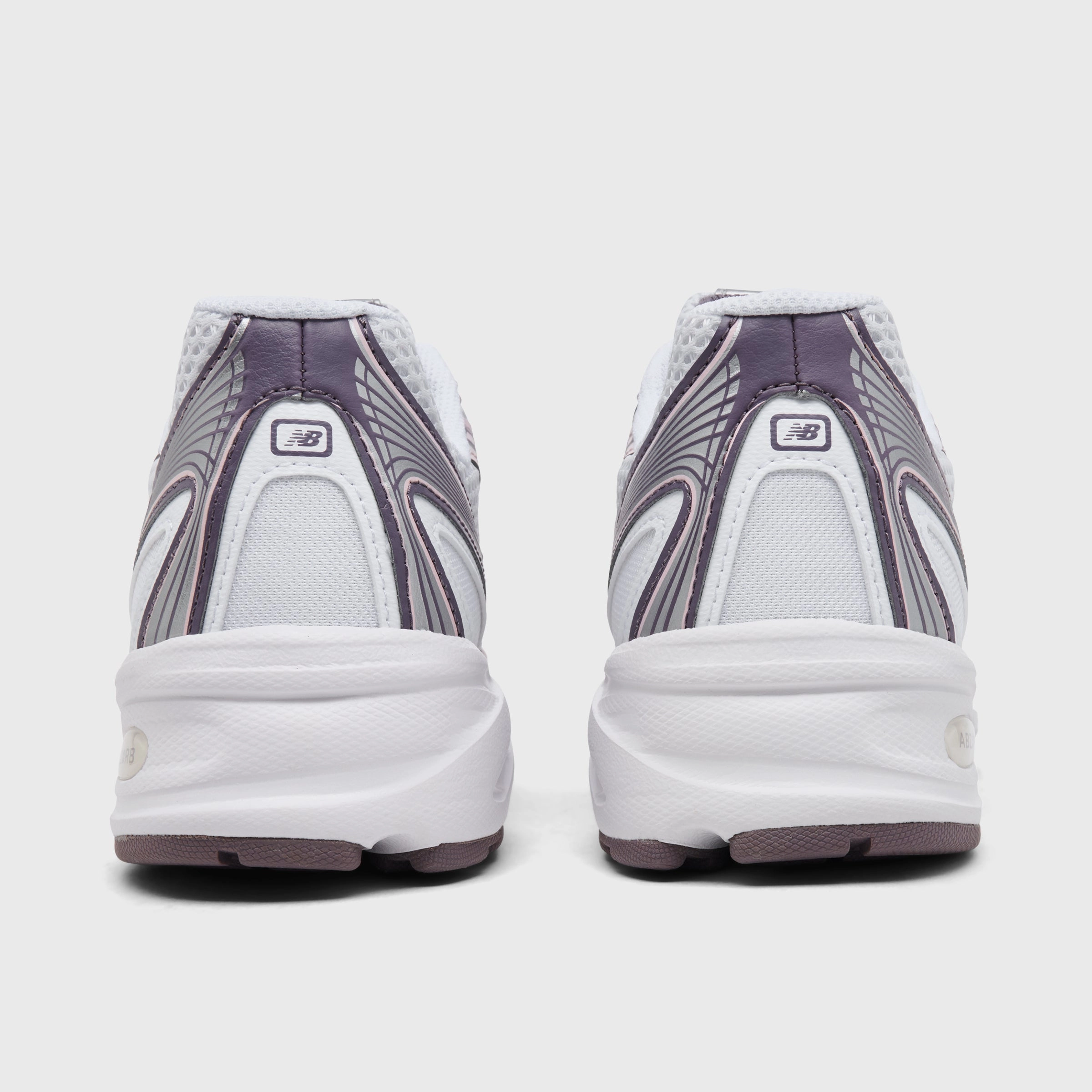 endurance - training running for personal records New Balance 740 Ice Wine / White