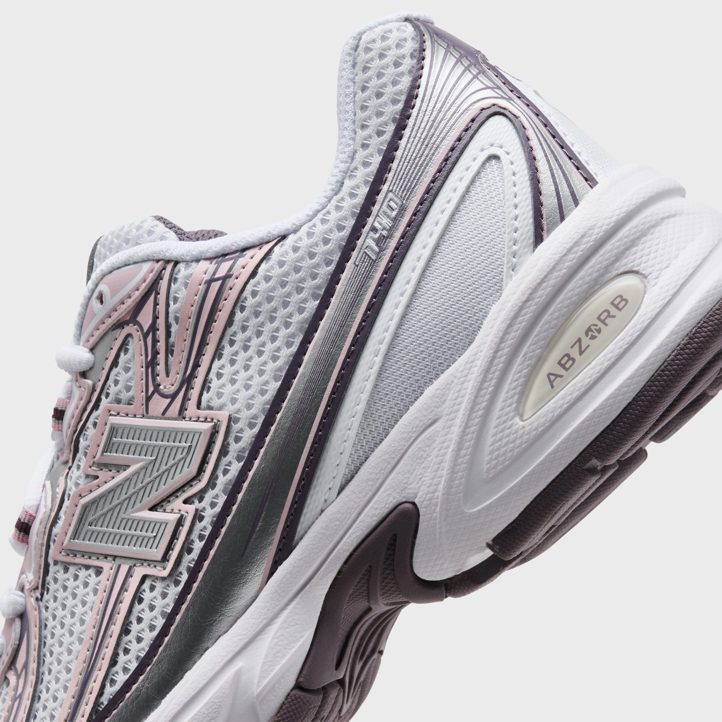 New Balance 740 Ice Wine / White shock - absorbing comfort