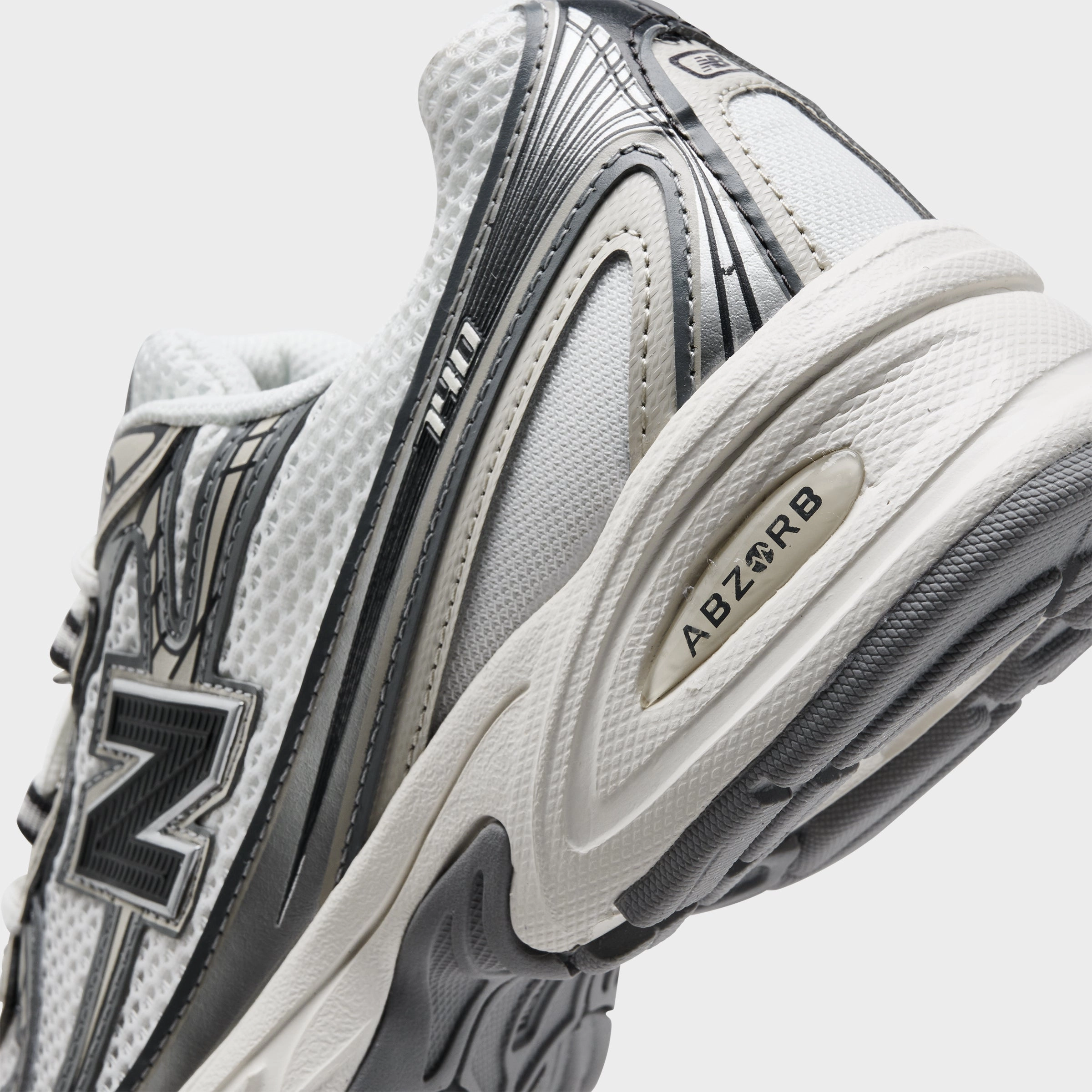 New Balance 740 Linen / Timberwolf private - label running option Late evening accessory