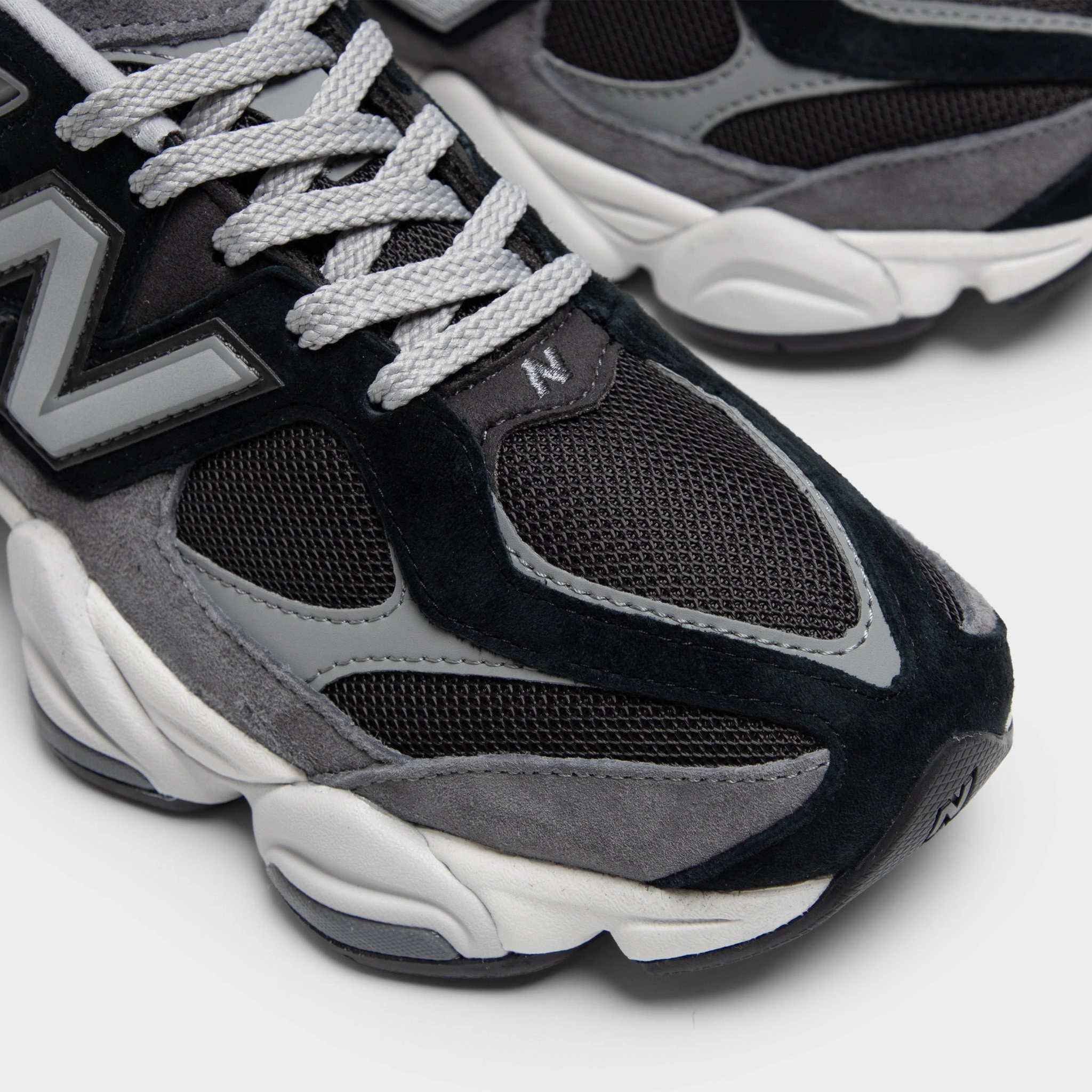 New Balance 9060 Black / Grey cross - training - versatility