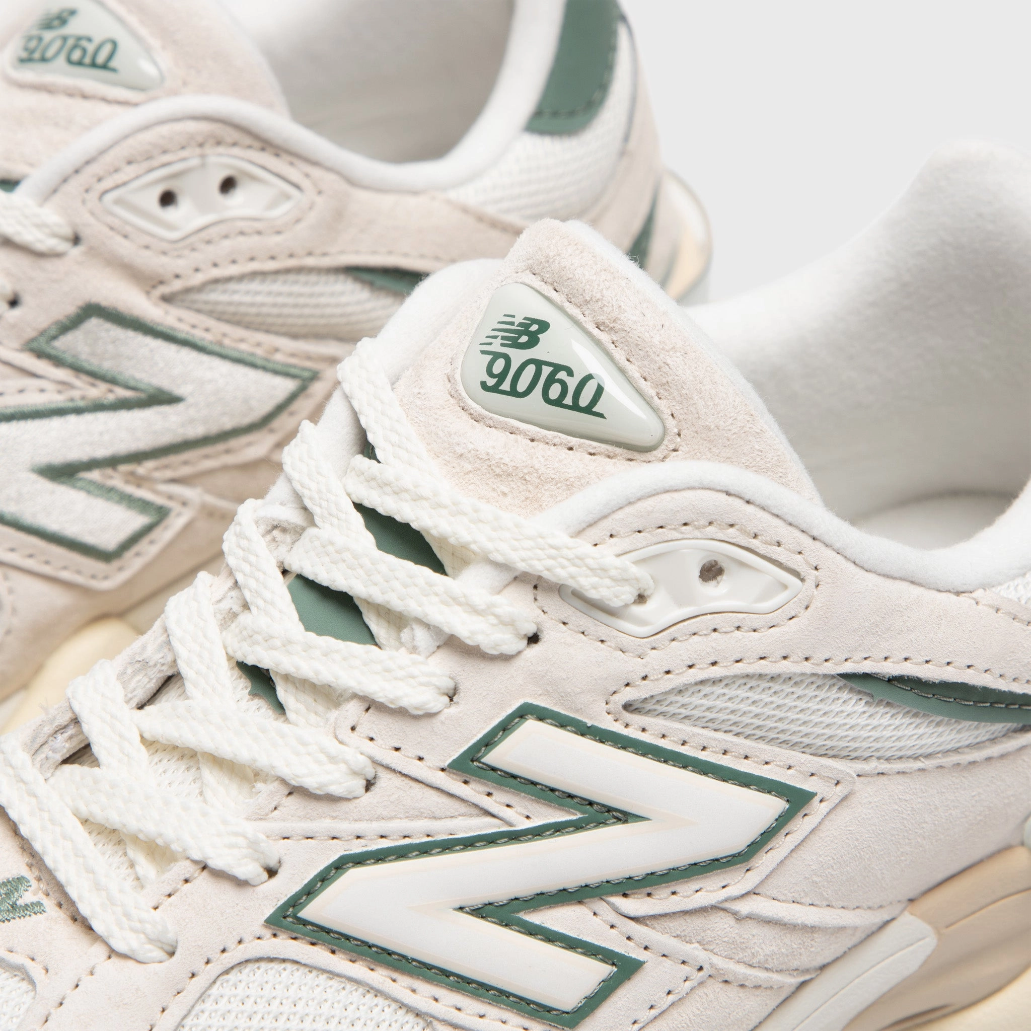 shock - absorbing shoes kids' New Balance 9060 Linen / Dark Juniper