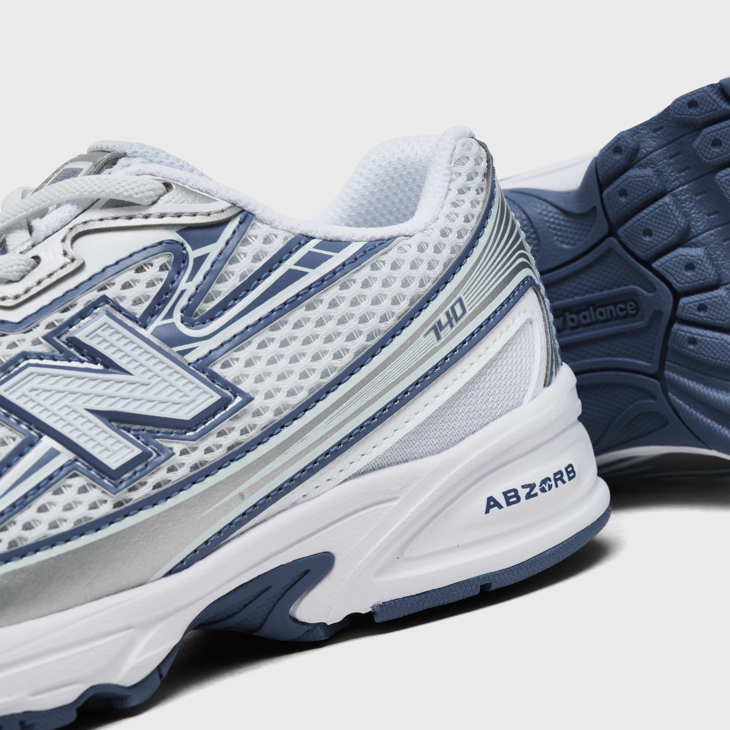 cloudy day running shoe circumstance road shoes New Balance Children's 740 White / Blue
