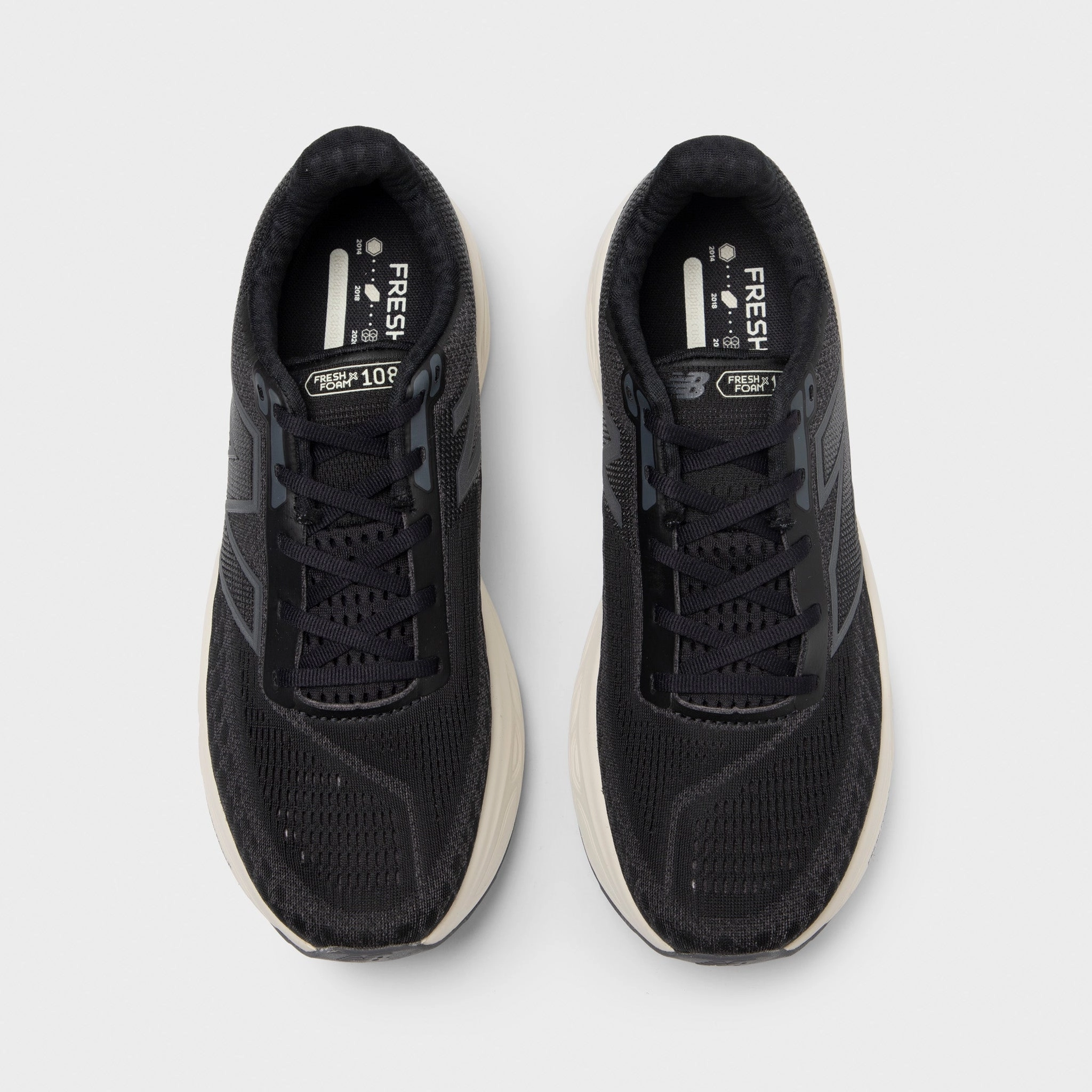 elderly shoes running with headphones New Balance Fresh Foam X 1080v14 Black / Magnet - Linen