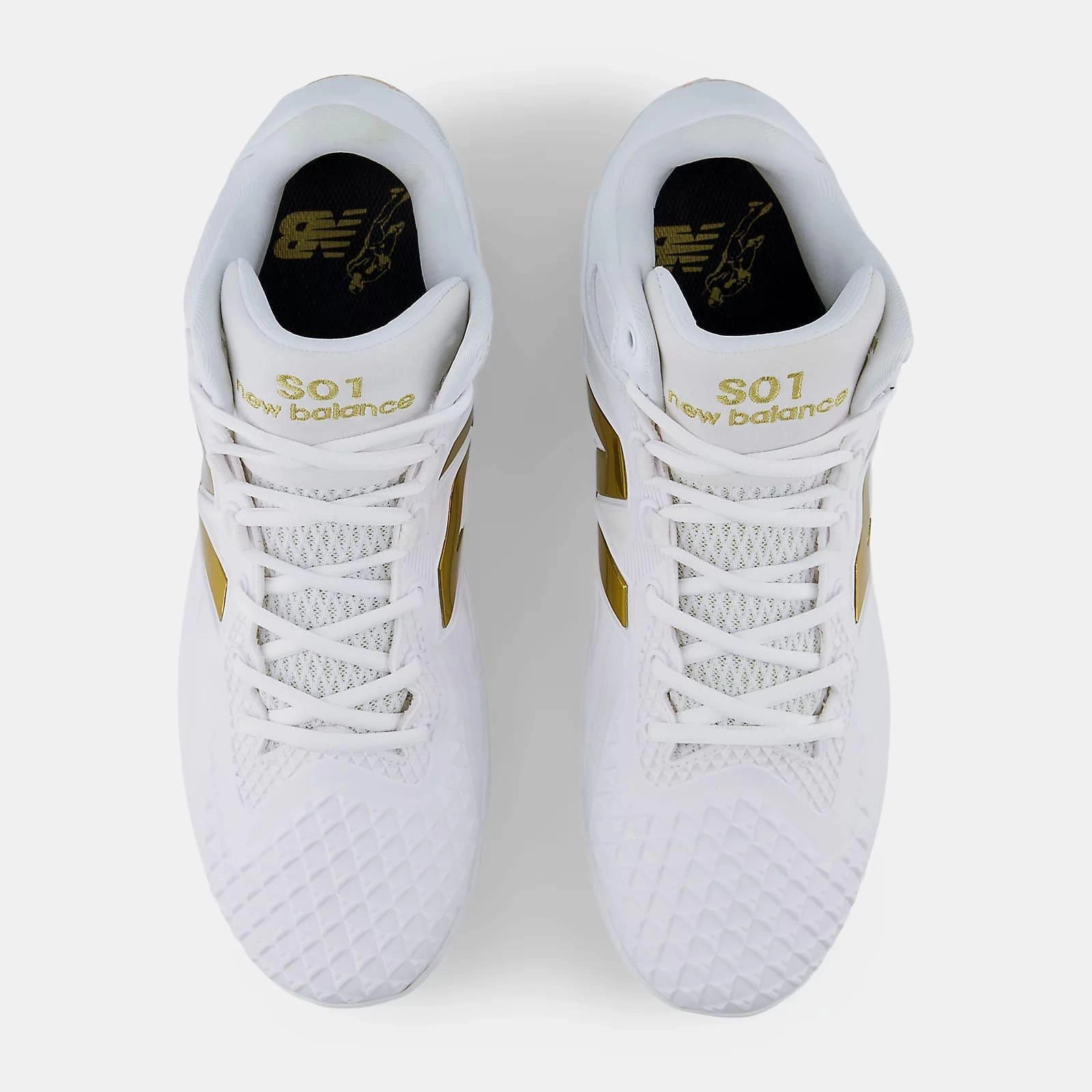 running in a park trail running in snowy weather New Balance Men's FuelCell Ohtani 1 Metal Baseball Cleats - MSHOWT1