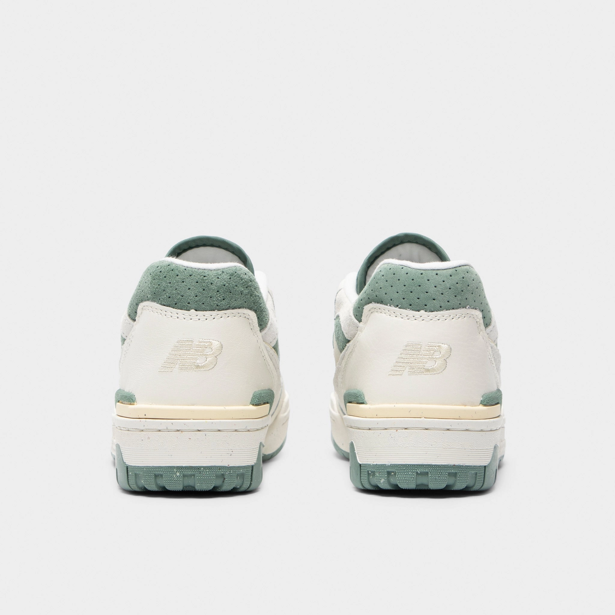 Snug Internal Sleeve New Balance Women's 550 Sea Salt / Dark Juniper