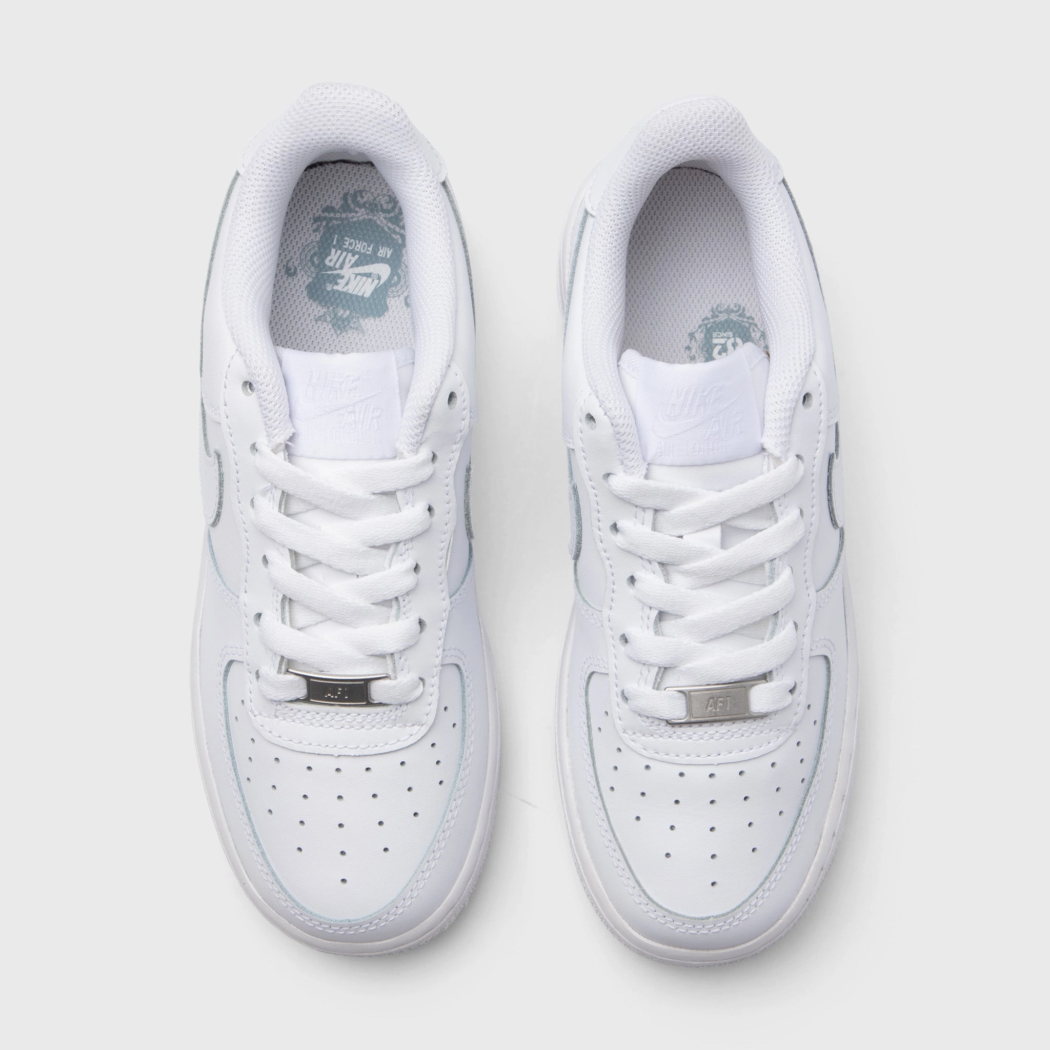 Versatile Cushioning Contoured Footbed Support Nike Air Force 1 LE GS White / White