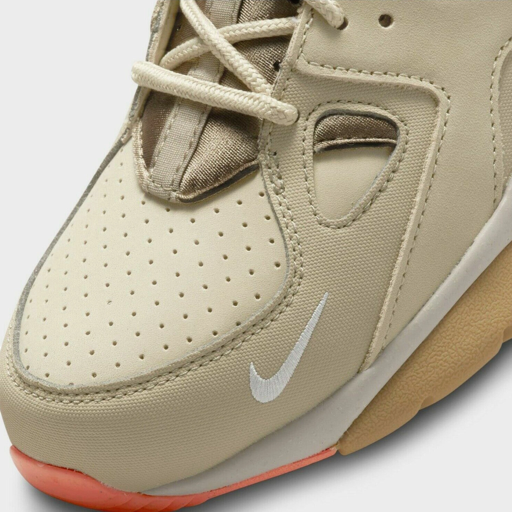 Slow Jog Casual Outfit Nike ACG Air Mowabb Limestone / Reflect Silver - Khaki