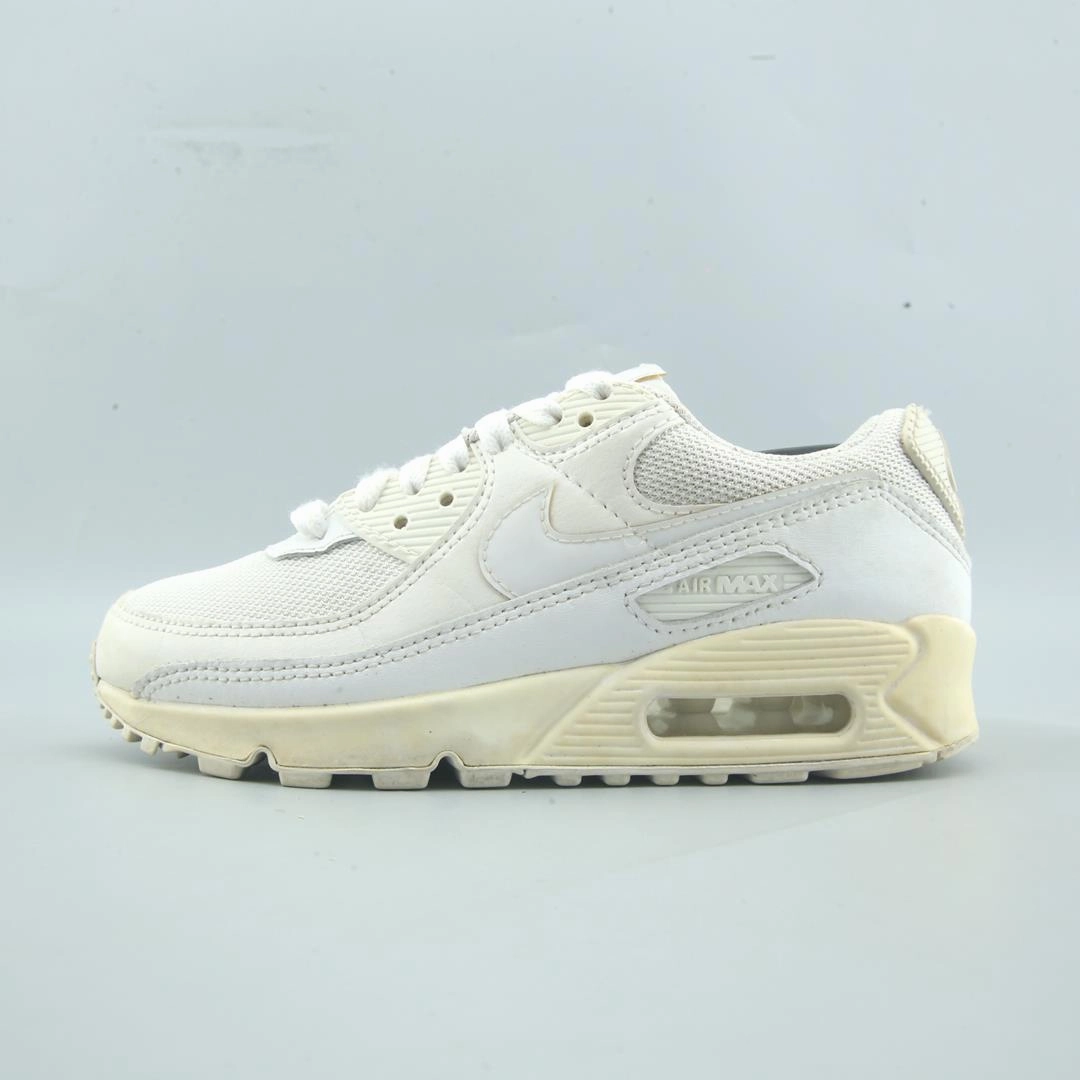 NIKE AIR MAX 90 TWIST Traction Pod Pattern Abrasion Resistant Materials Low Profile Cushioning