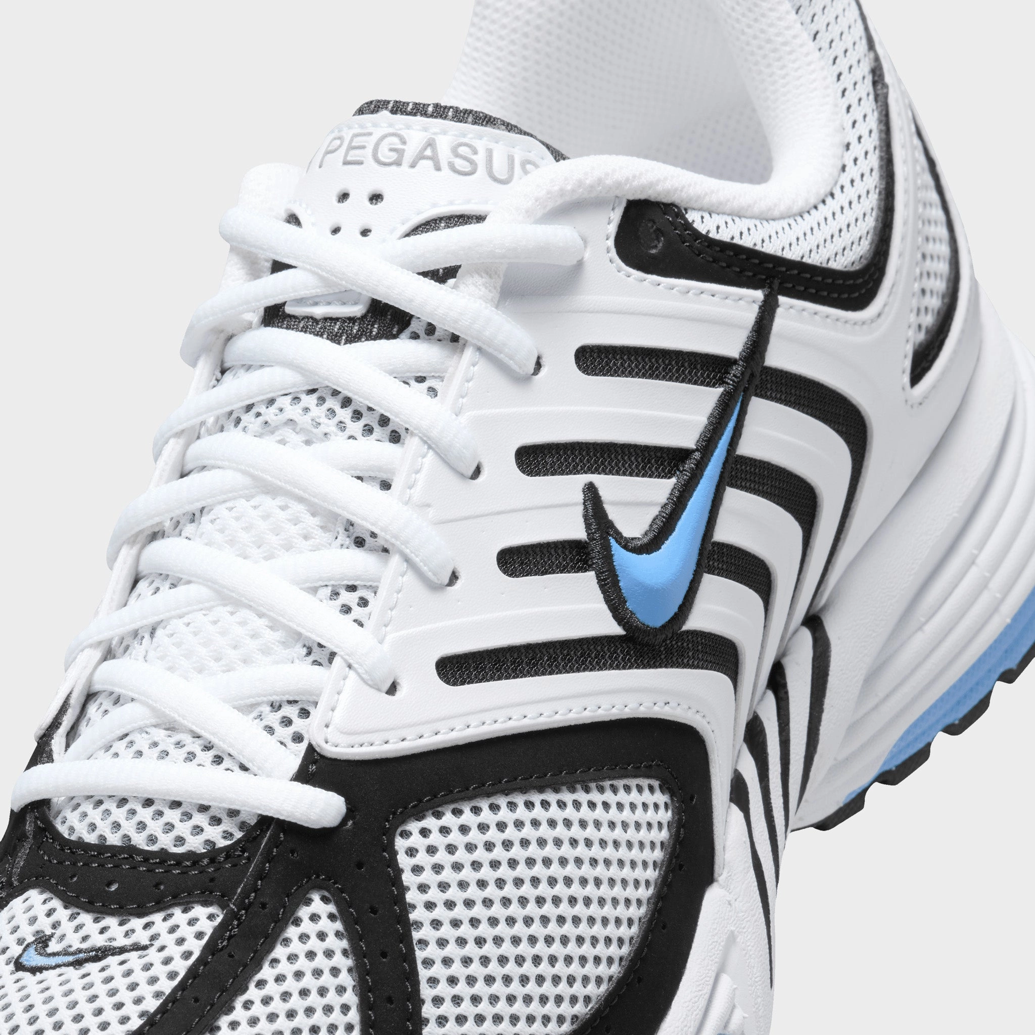 Ultra Breathable SoftMaterial Nike Air Pegasus 2005 White / Royal Pulse - Black