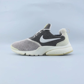 Obstacle course NIKE AIR PRESTO FLY