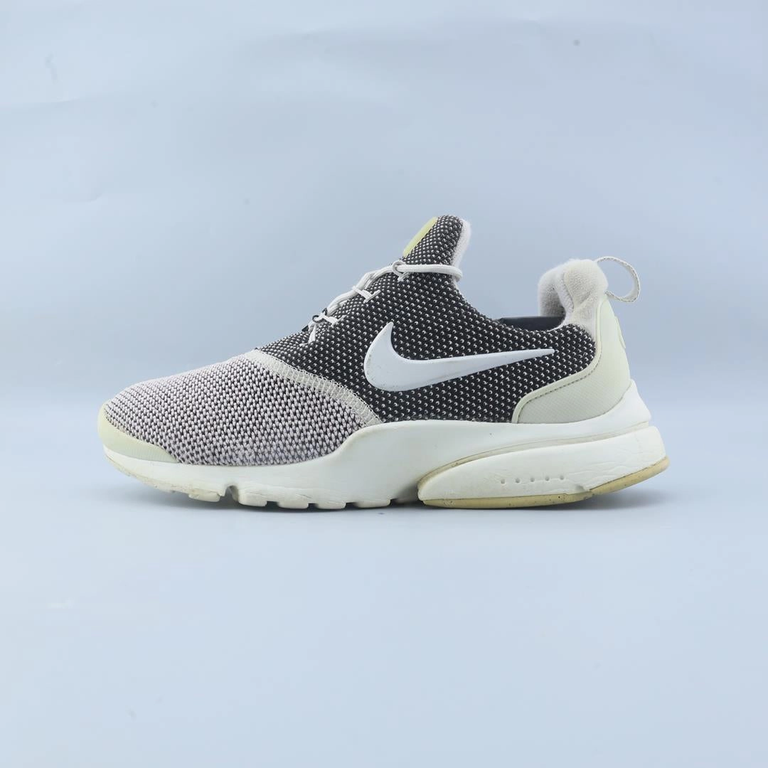 Obstacle course NIKE AIR PRESTO FLY