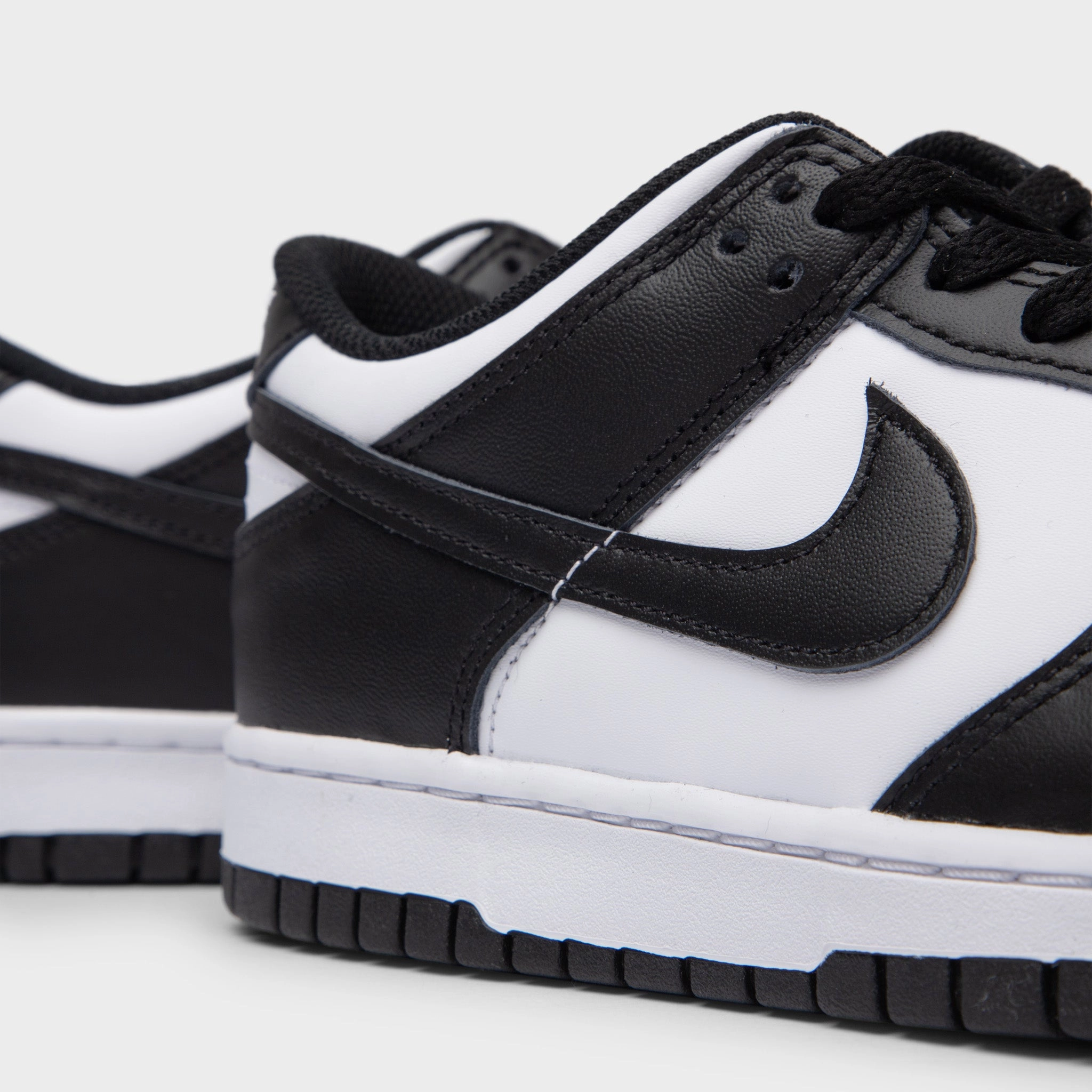Nike Dunk Low GS White / Black - White Court Hustle