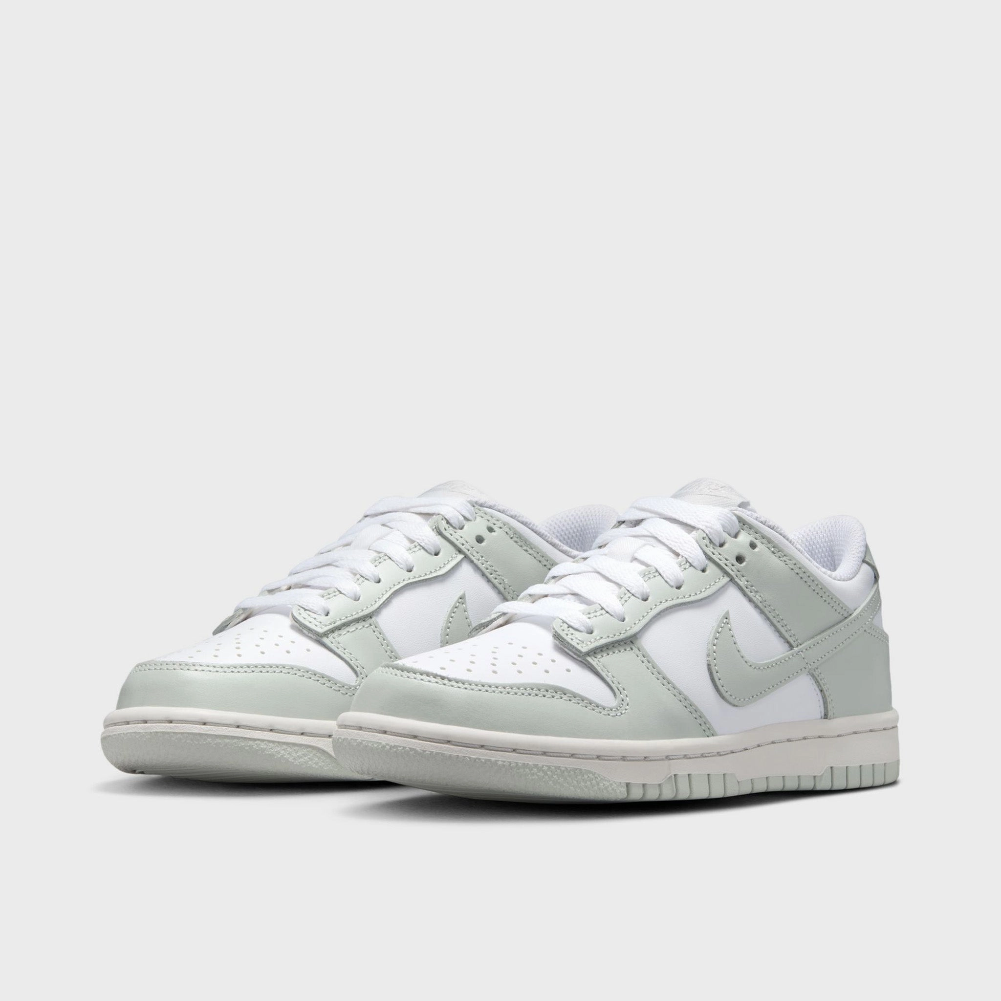 Indoor Game Nike Dunk Low GS White / Light Silver - Photon Dust