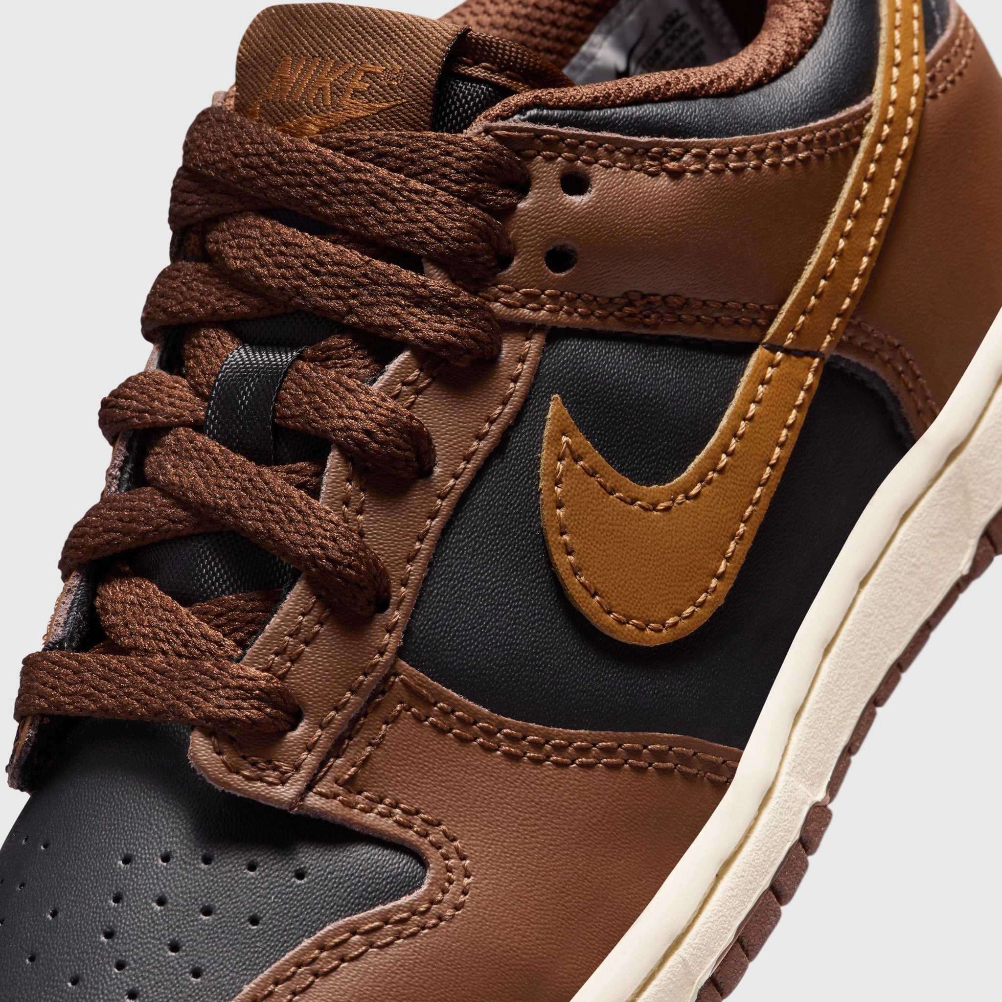 Asymmetric Lacing Web Rapid Energy Transfer Nike Dunk Low PS Black / British Tan - Cacao Wow