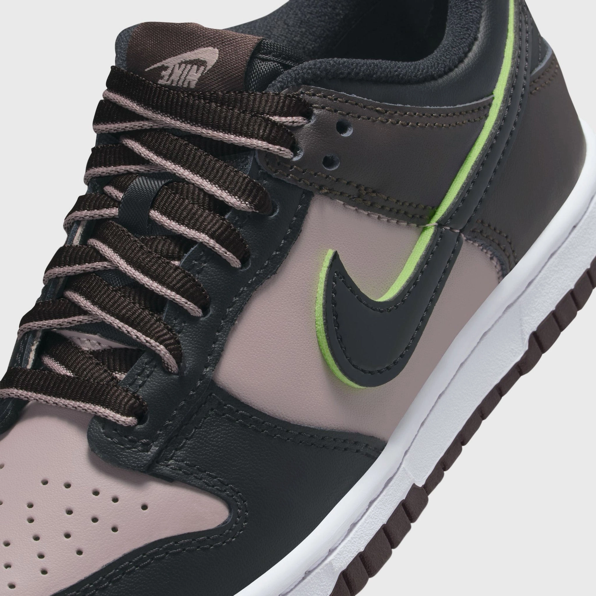 Secure Traction Nike Dunk Low SE GS Particle Rose / Black