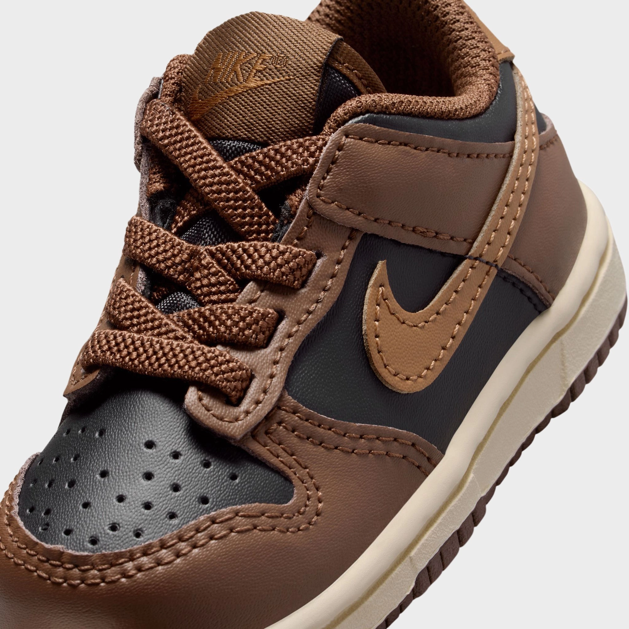 Nike Dunk Low TD Black / British Tan / Cacao Wow Foot Hugging