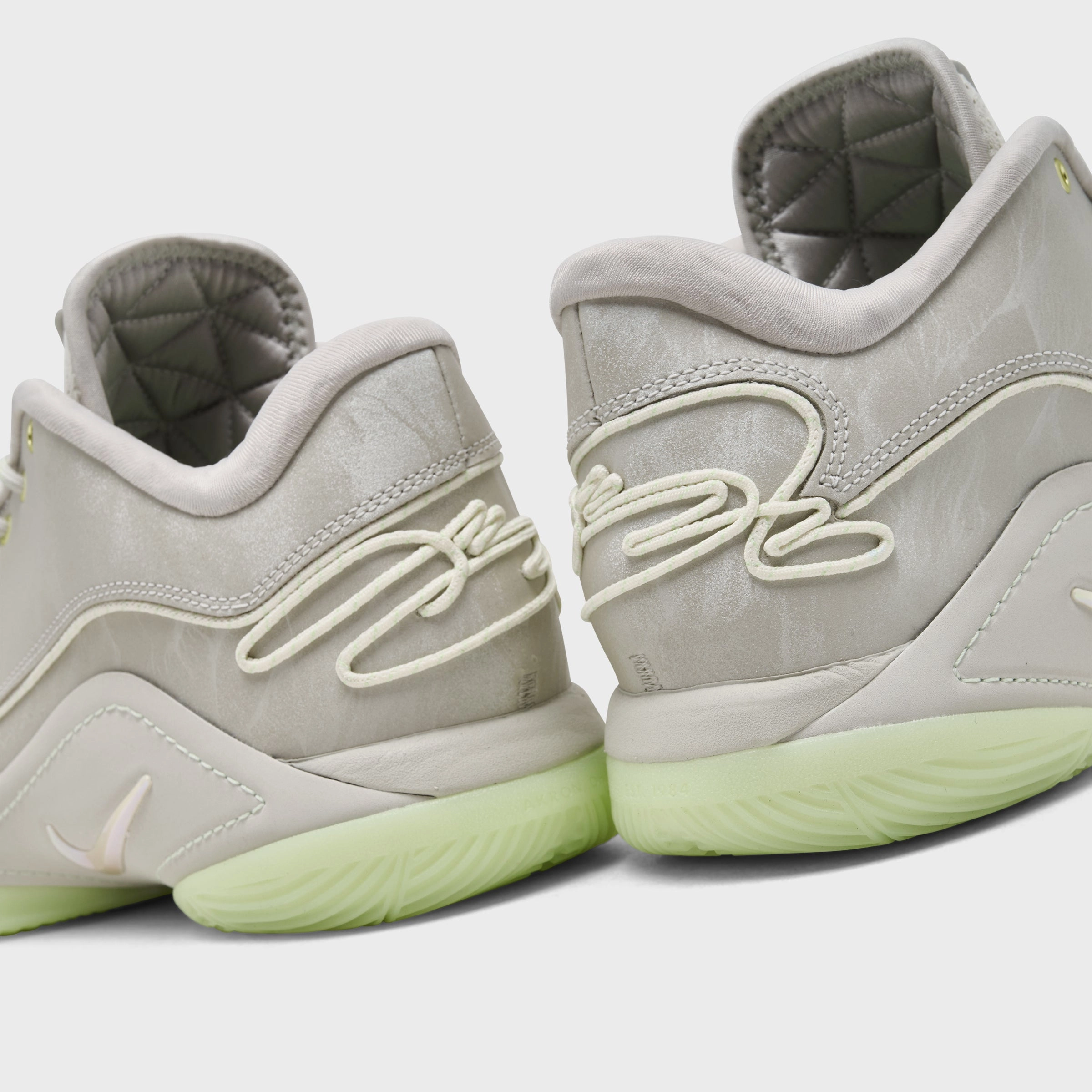Nike Lebron XXII Light Bone / Soft Pearl - Vapor Green Flexible Grip Zone