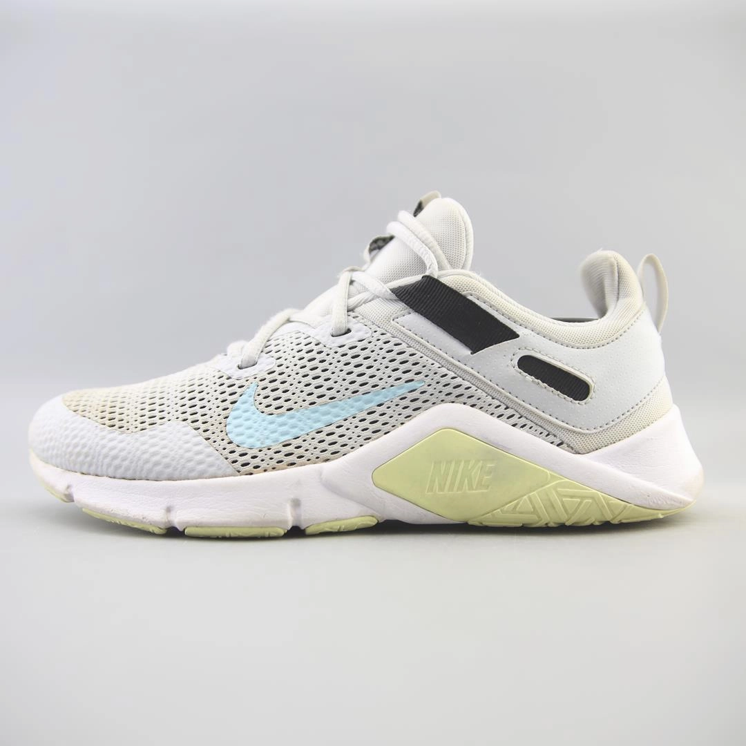 indoor - athlete adjustable - strap shoes NIKE  LEGEND ESSENTIAL 1