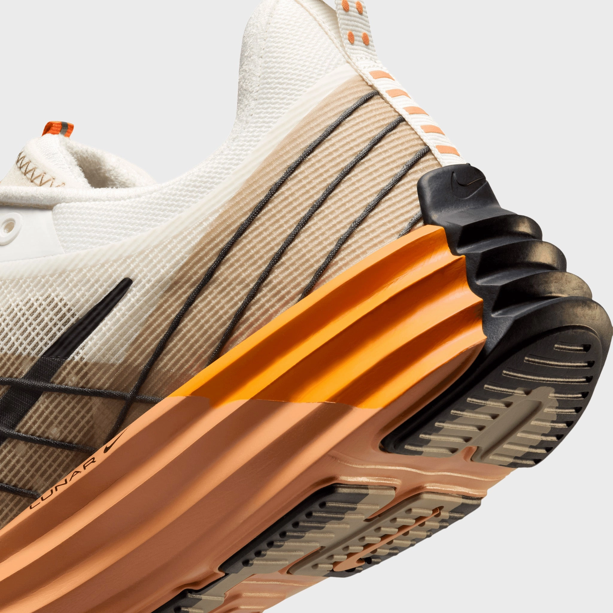 Step Right Nike Lunar Roam Summit White / Black - Coconut Milk