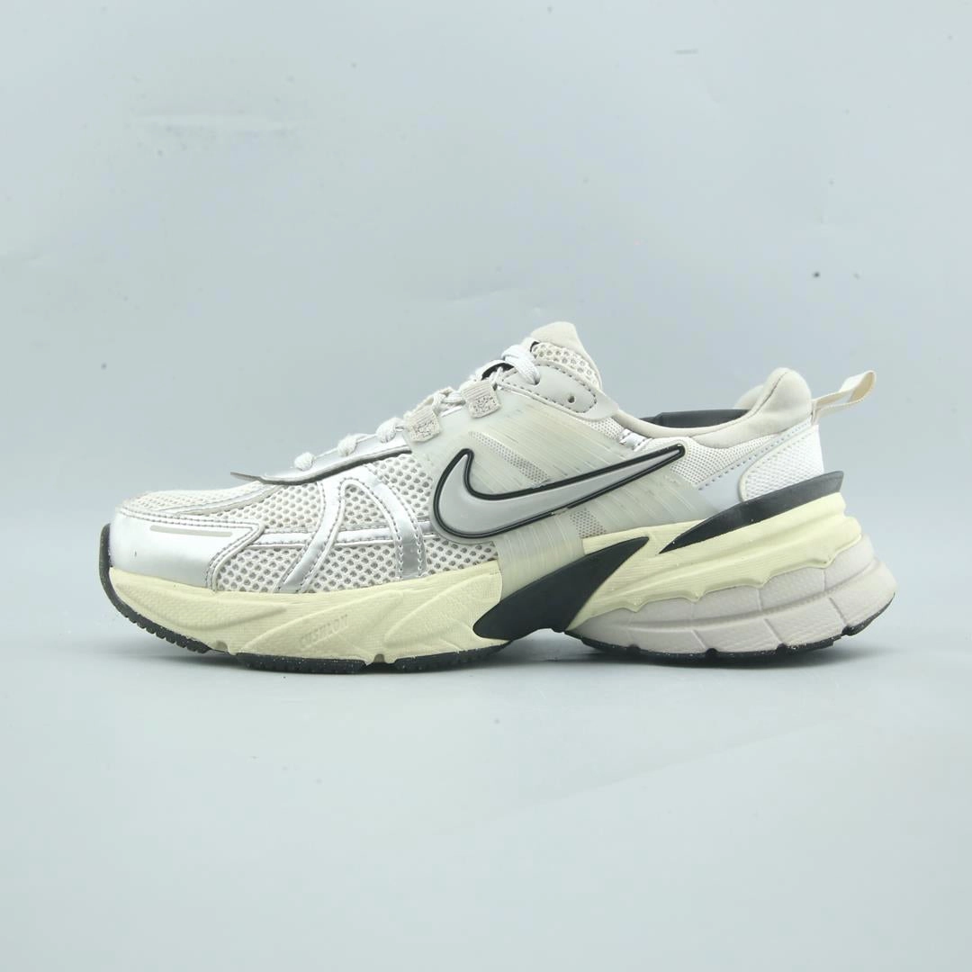 NIKE V2K RUN Superior Fit Sneakers Smooth Soles Ventilation Ports Structure