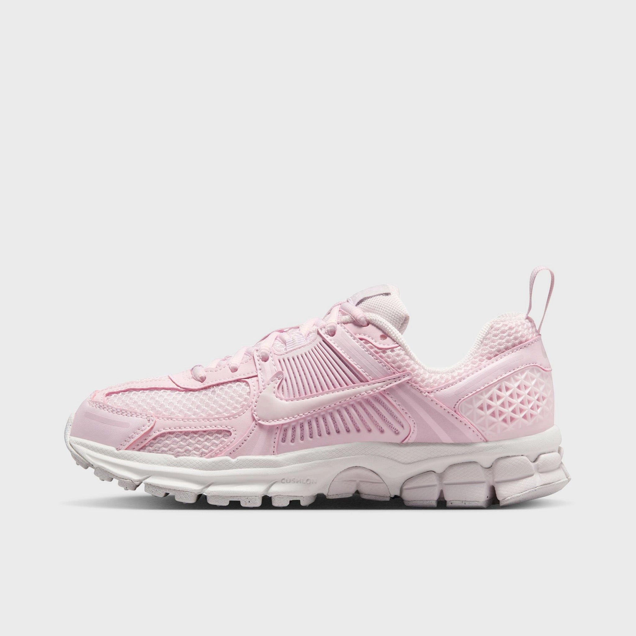 Bridge Jog Subtle Vibe Nike Vomero 5 GS Pearl Pink / Vast Grey - Bleached Lilac