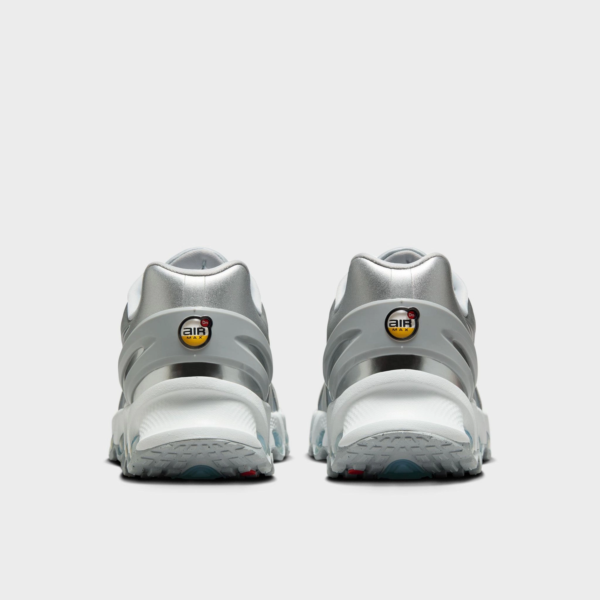 Peace Step Dawn Jog Nike Women's Air Max DN8 Wolf Grey / Metallic Silver - Off White