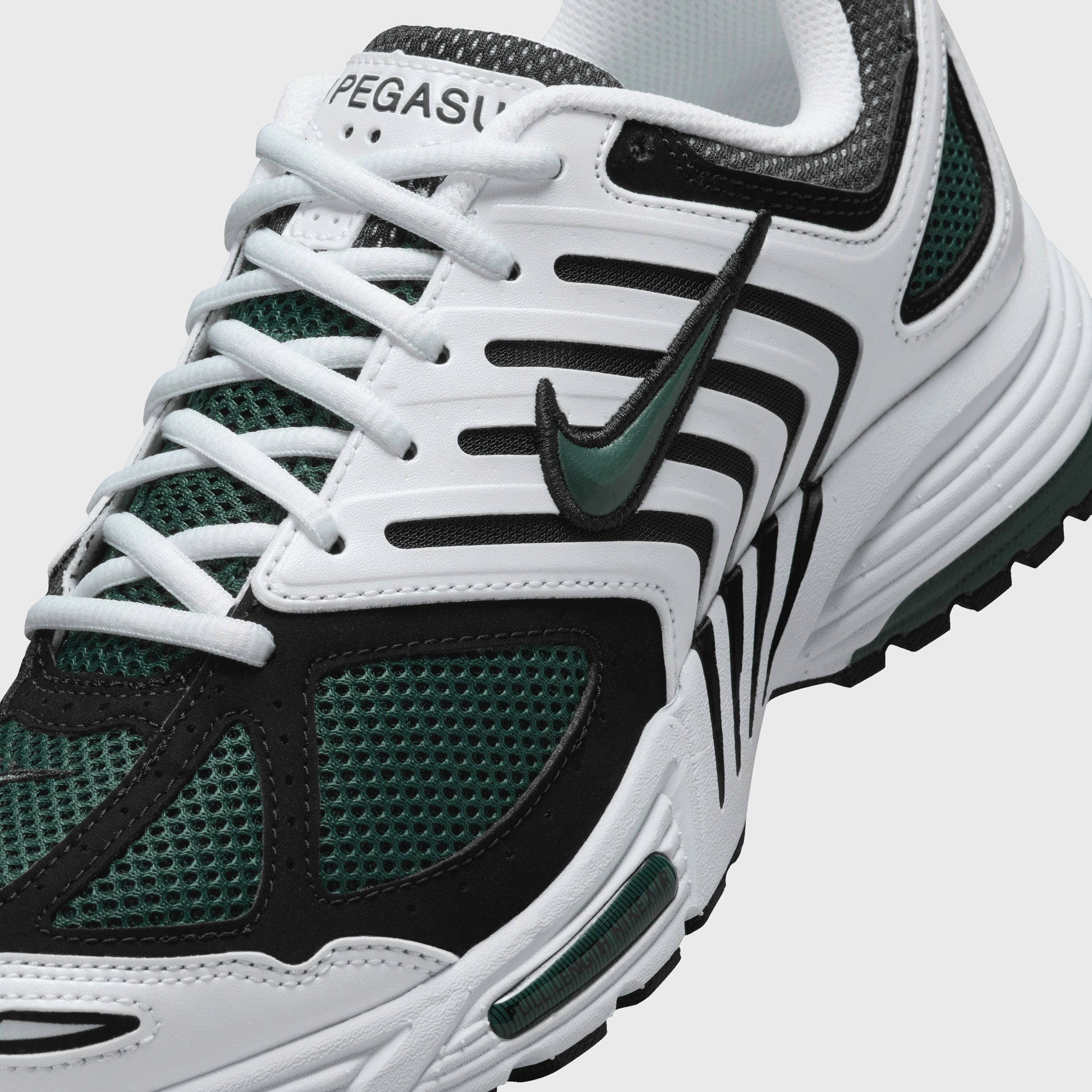 Clean Movement Cool Fit Nike Women's Air Pegasus 2005 White / Vintage Green - Black