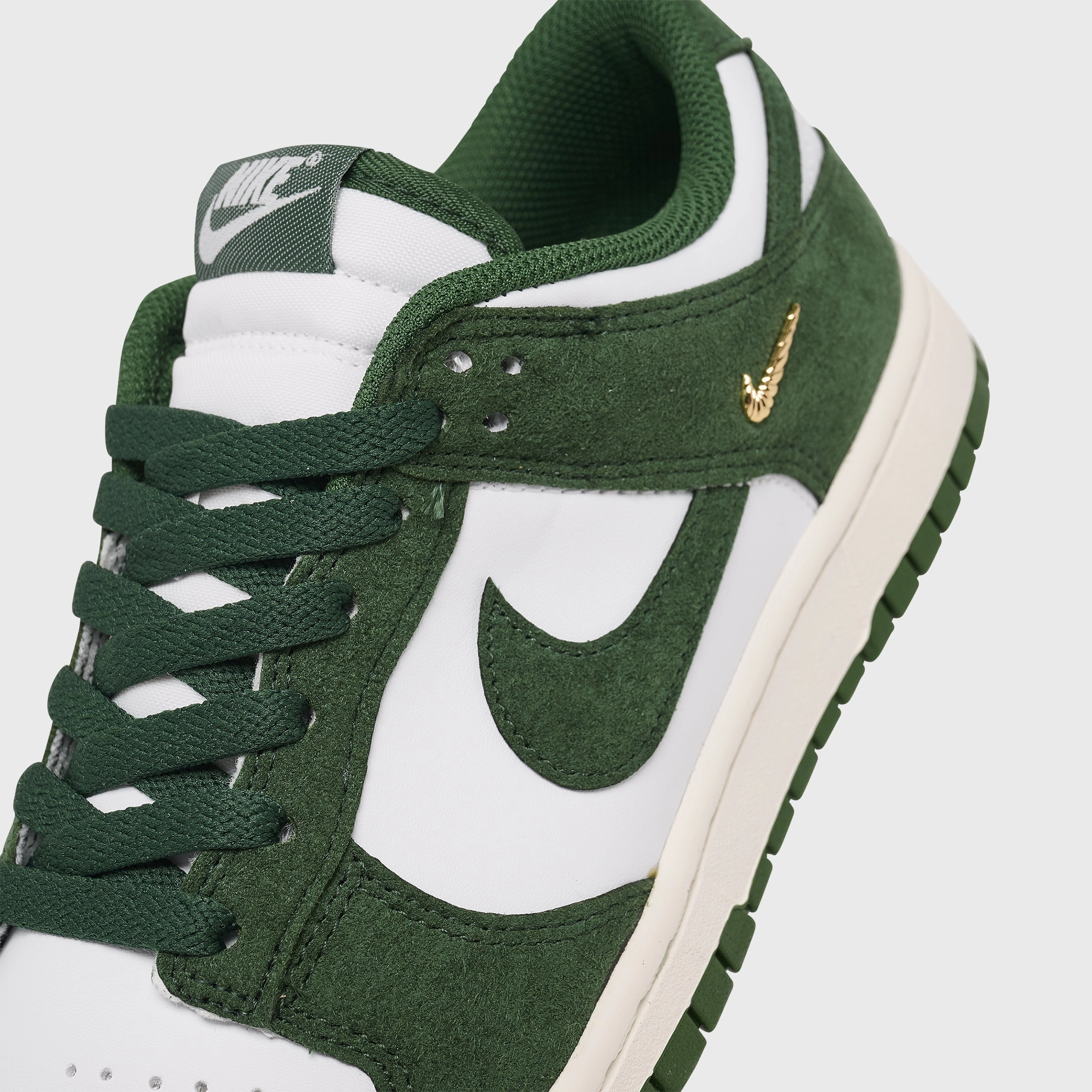 Nike Women's Dunk Low Summit White / Gorge Green - Sail Temperature   Regulating