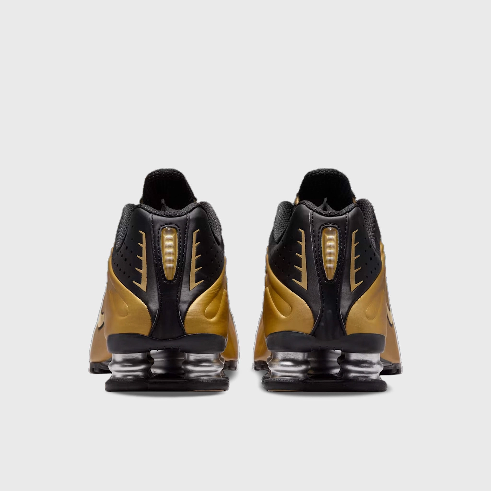Sand Jog Fashion Appeal Nike Women's Shox R4 Black / Metallic Gold - Metallic Silver