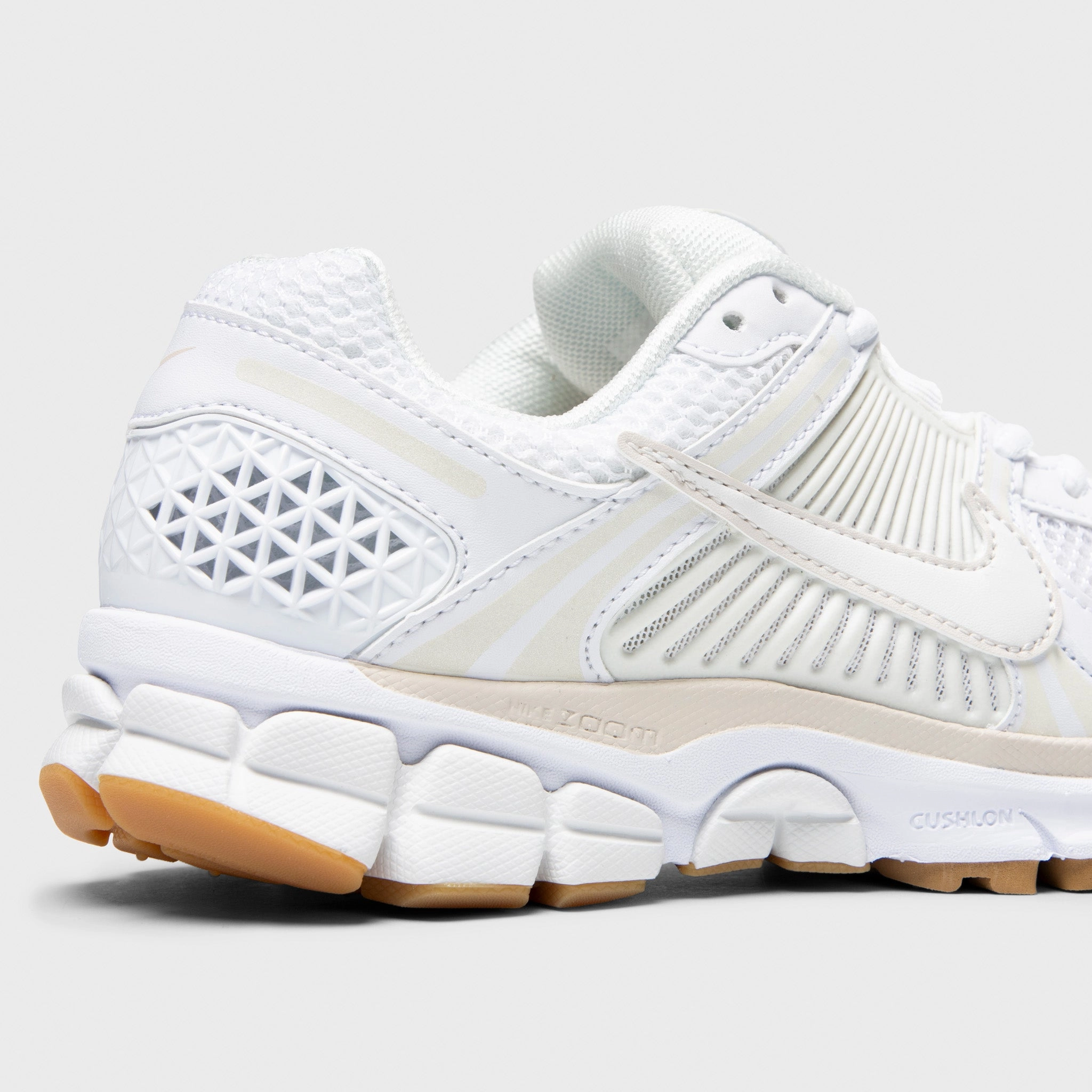 Nike Women's Zoom Vomero 5 White / Phantom - Summit White Red Hot