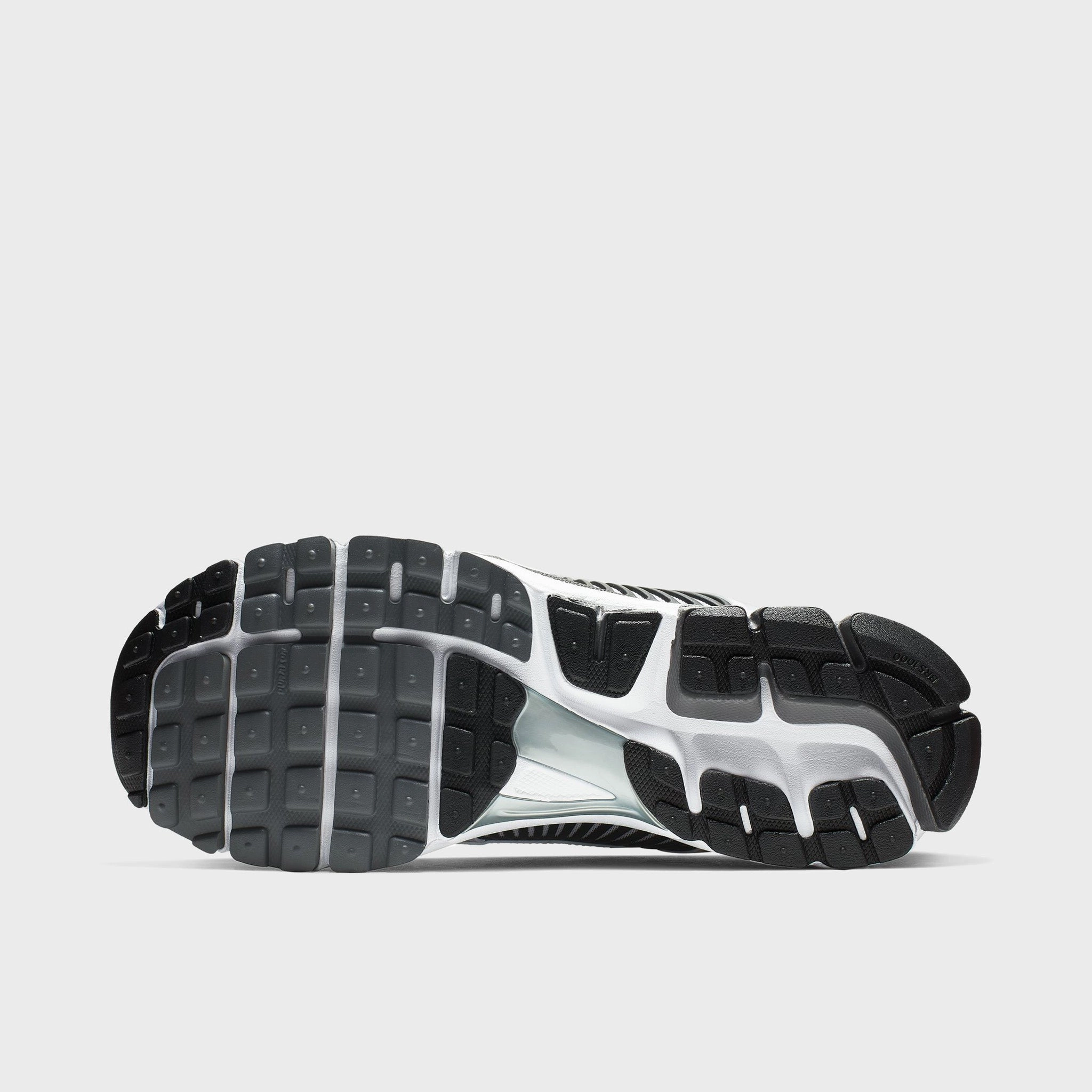 Free Movement Nike Zoom Vomero 5 SE SP Dark Grey / Black - White