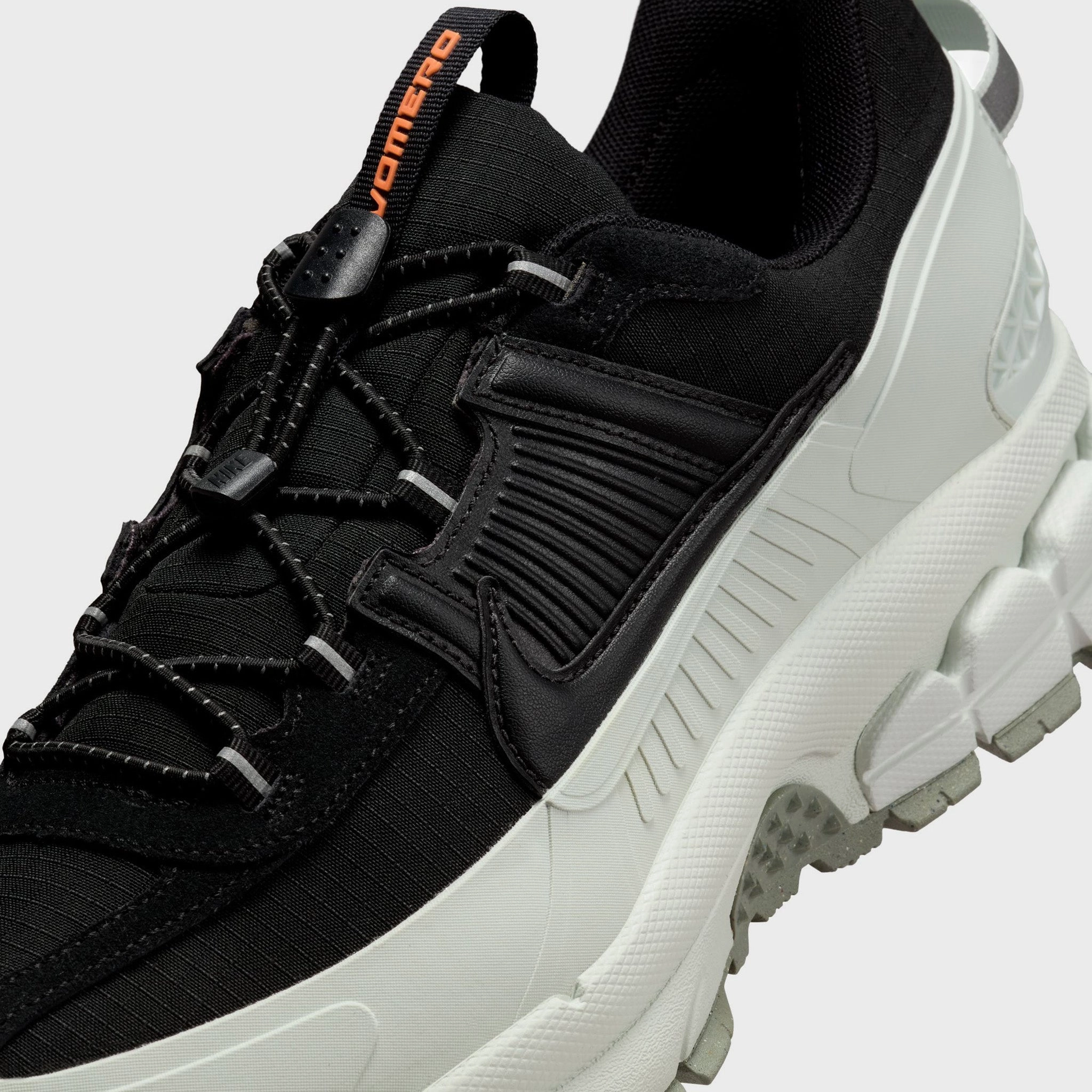 Regular Fit Nike Zoom Vomero Roam Black / Black - Light Silver