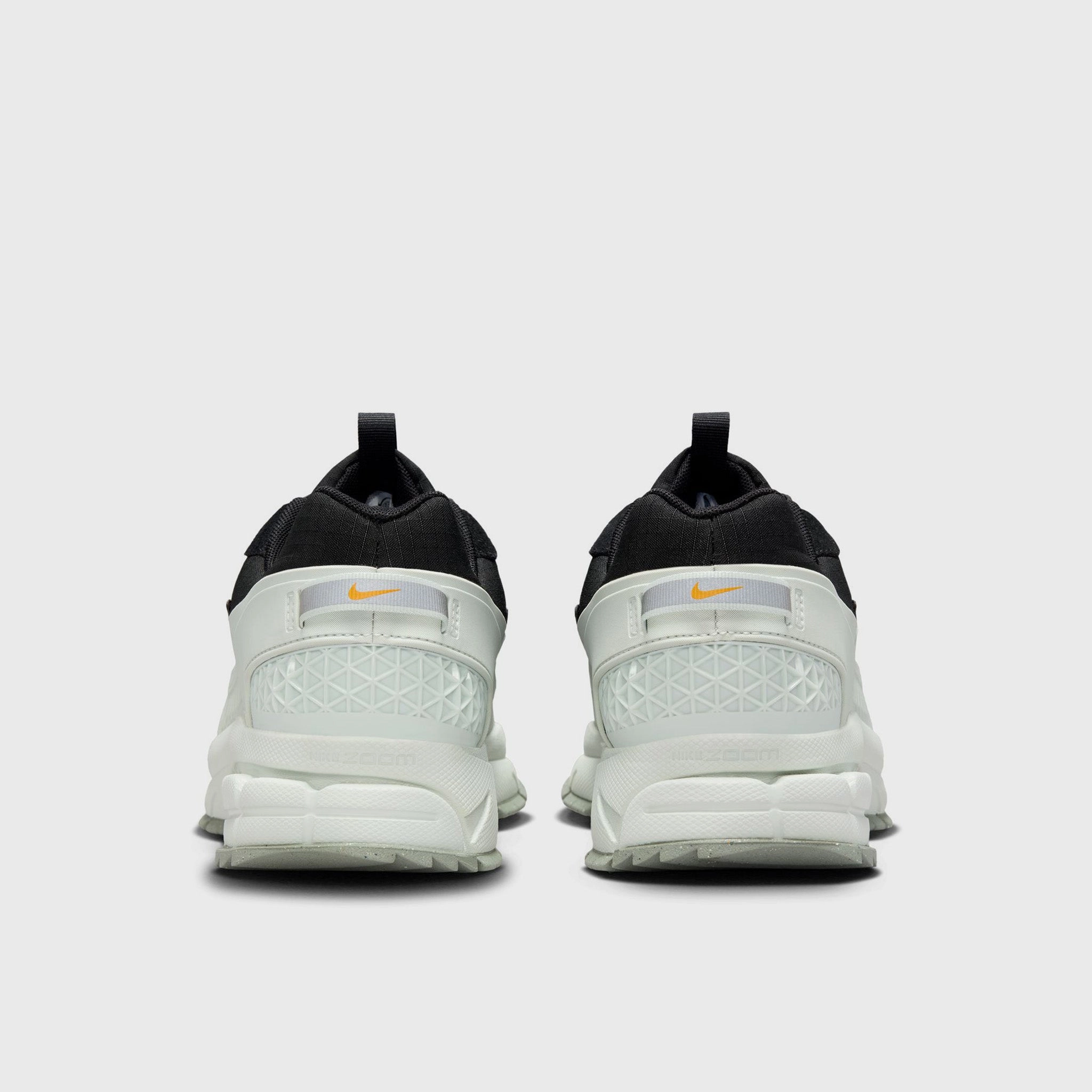 Nike Zoom Vomero Roam Black / Black - Light Silver Roomie Fit