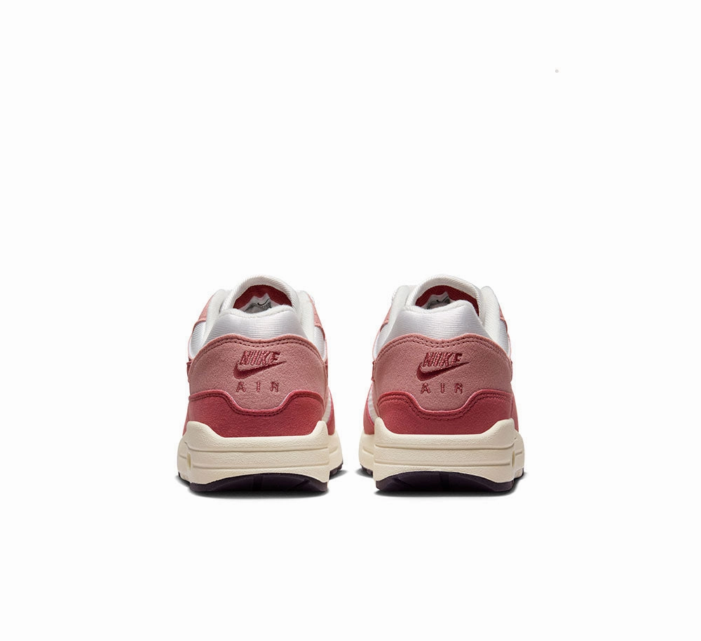 Timeless traction WOMENS NIKE AIR MAX 1
