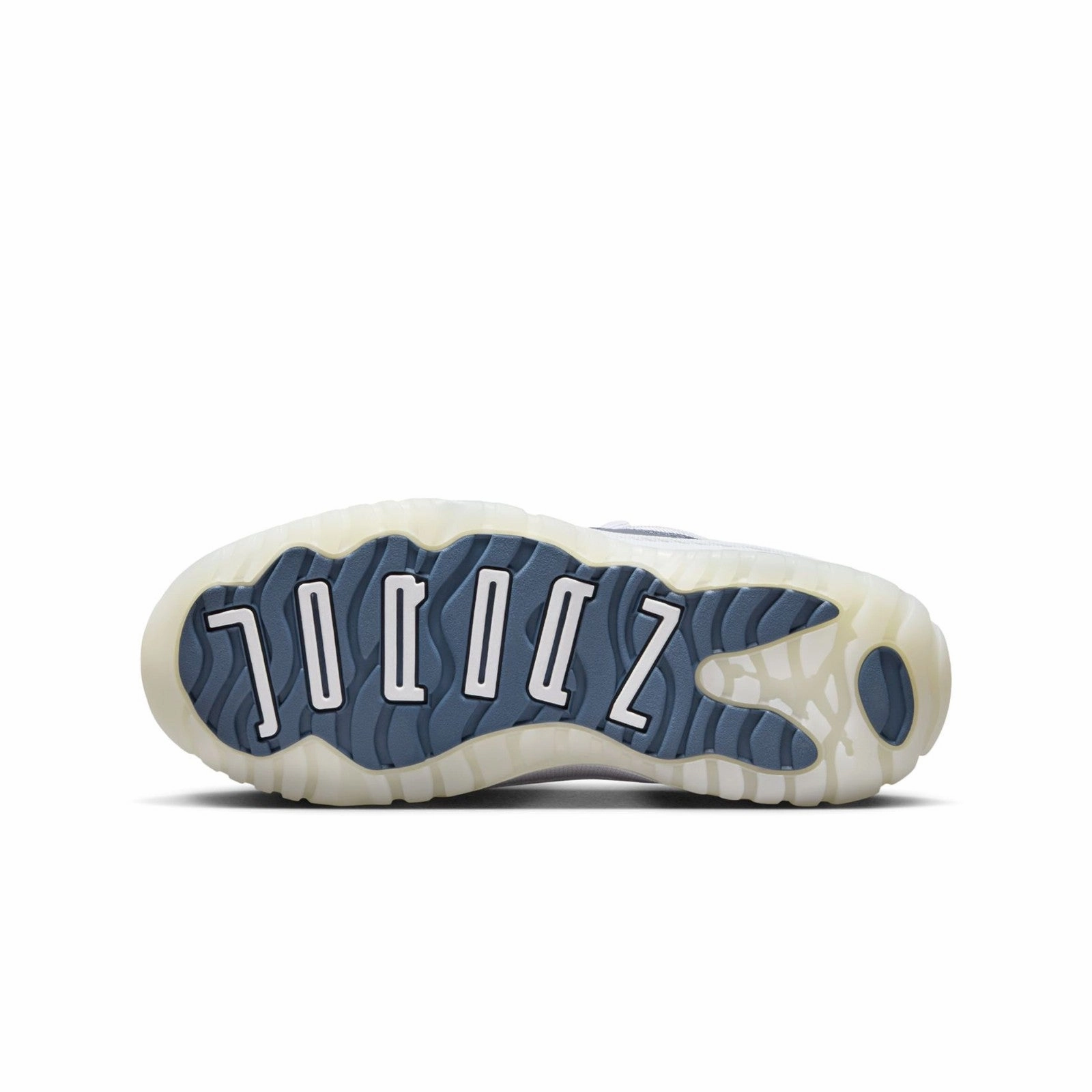 Thermal Regulating Liner Performance Flex Jordan 11 Retro Low "Diffused Blue" FV5116-104