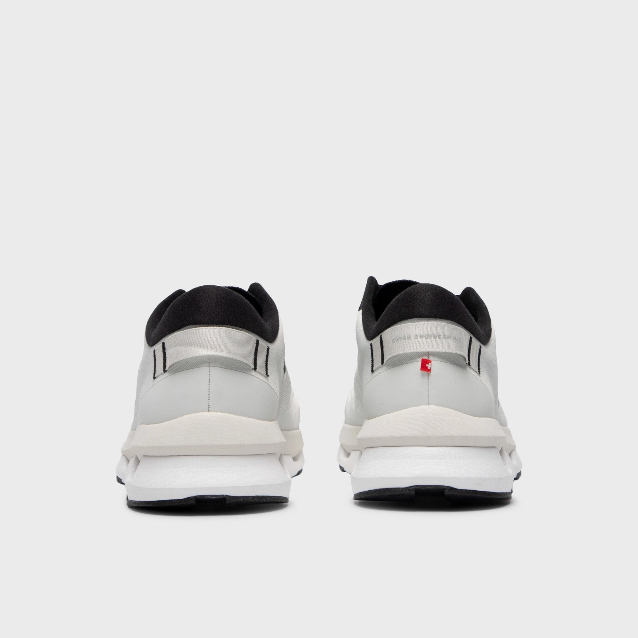On Cloudzone Ice / Black Track and field shock - absorption technology