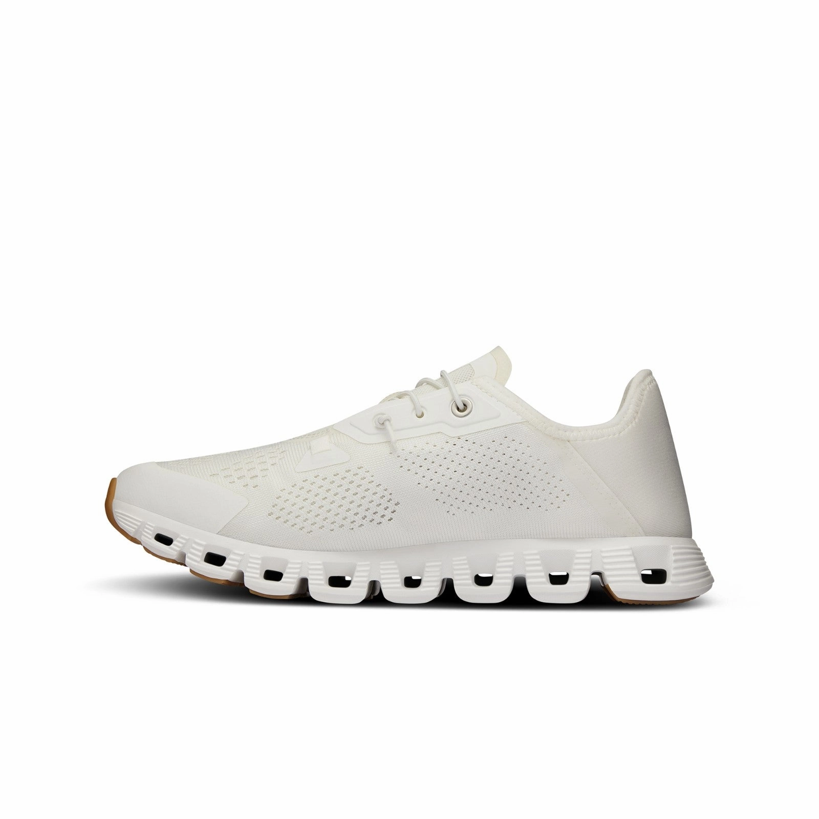 On Running Cloud 5 Coast (White) Women's Shoes 3WD10540108 Smooth Control Outdoor Training