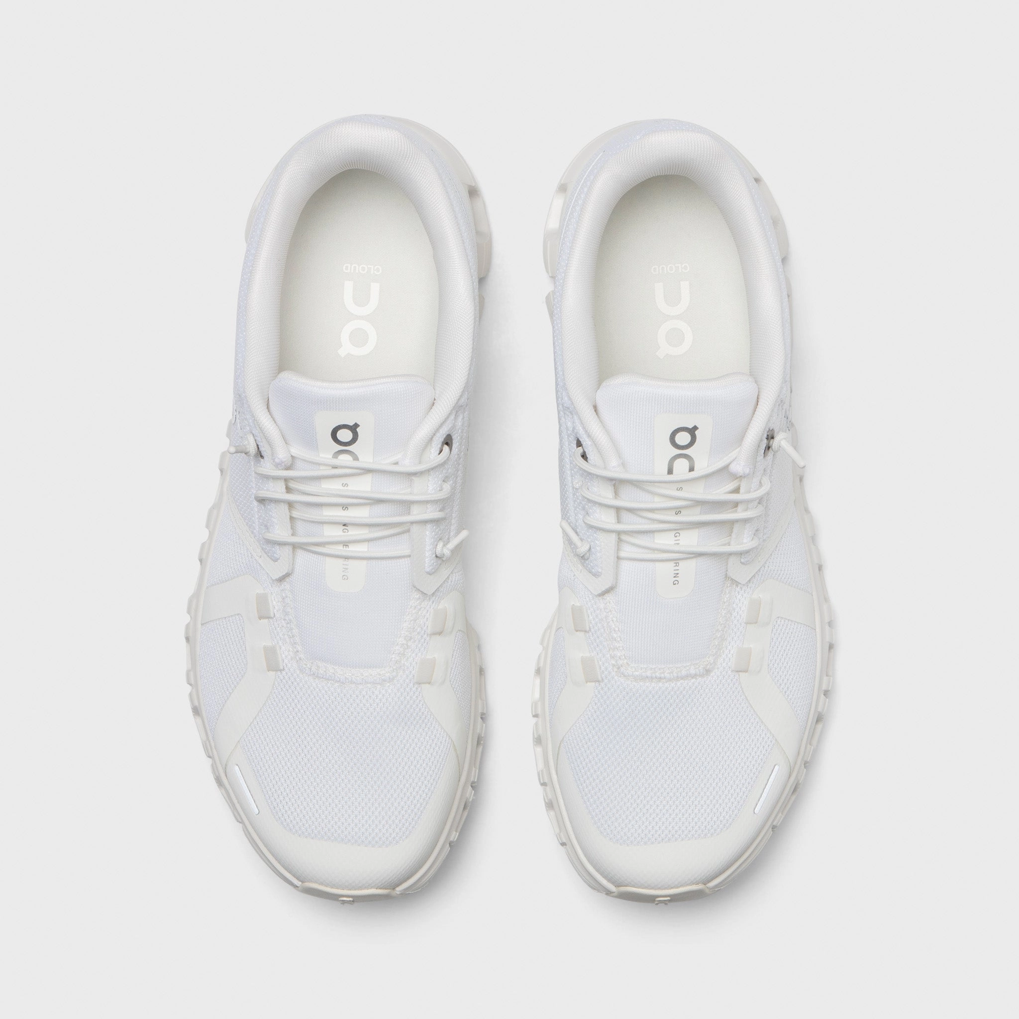 On Women's Cloud 6 White / White park shoes