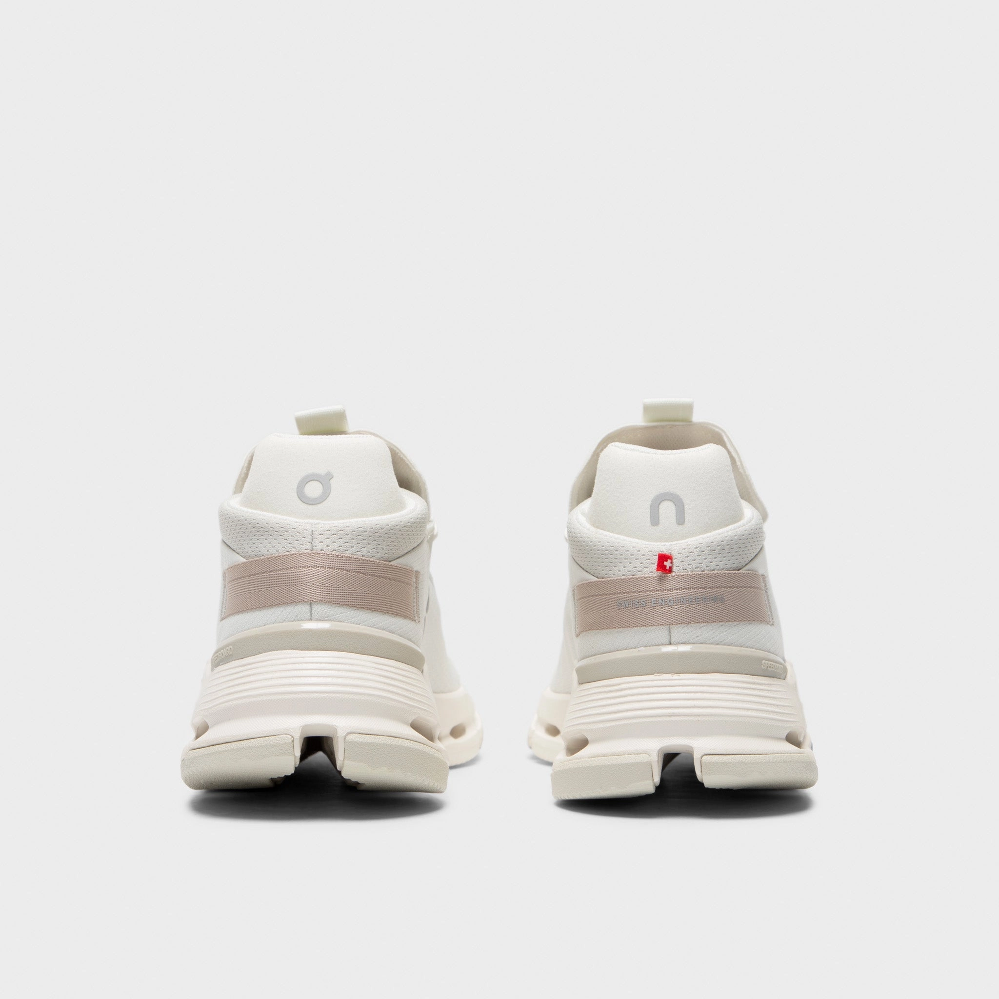 On Women's Cloudnova 2 Ice / Sand pronation - control shoes Seasonal