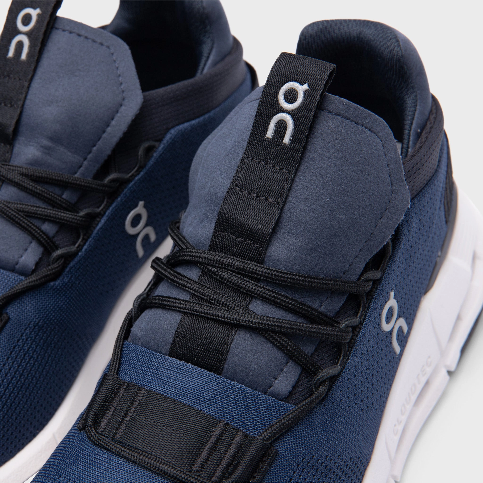 On Women's Cloudnova Navy / White Comfort Fit System Fashionable Shoes