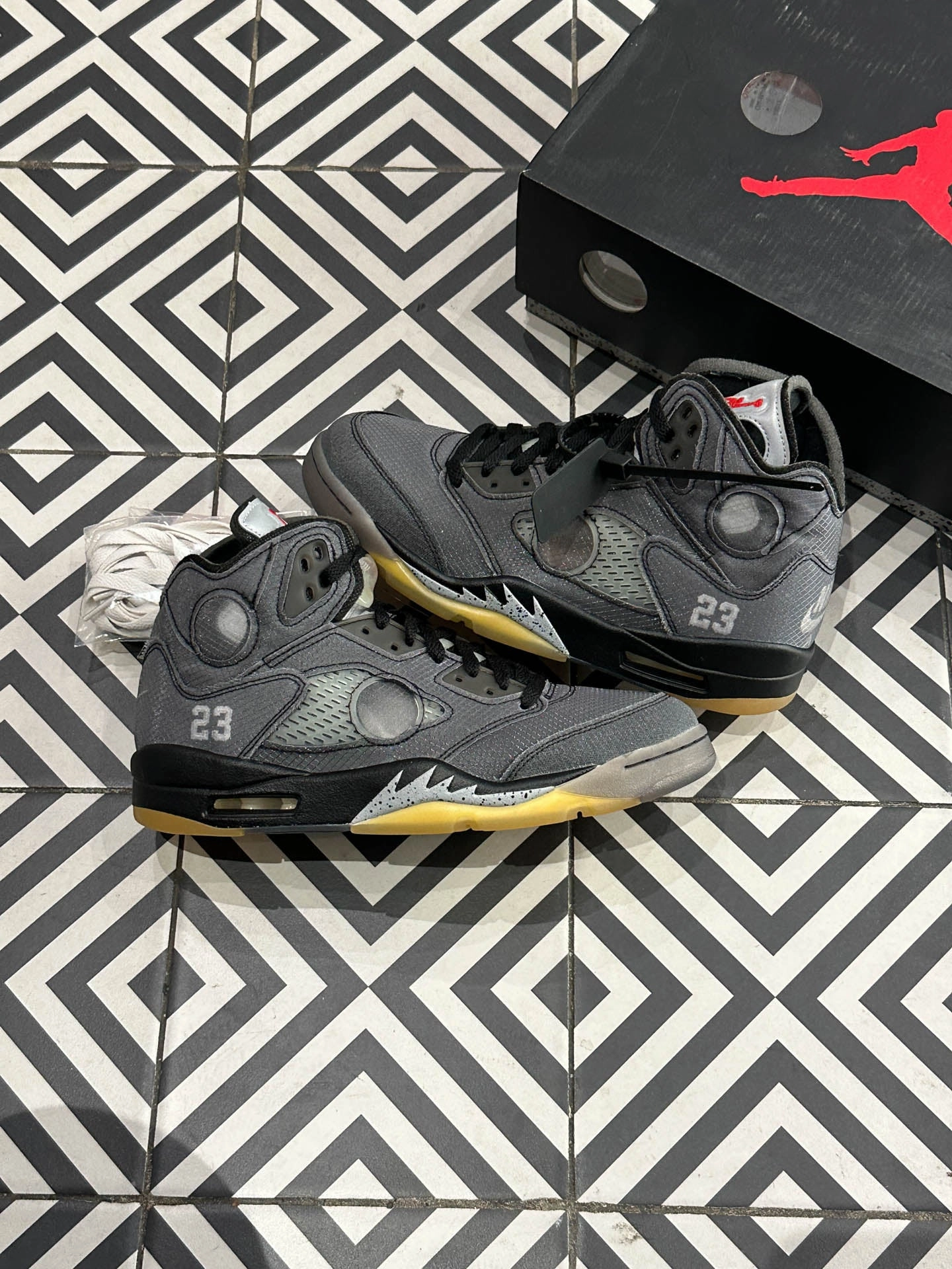 Impact absorption Jordan 5 Off-White Muslin (Taille 42)