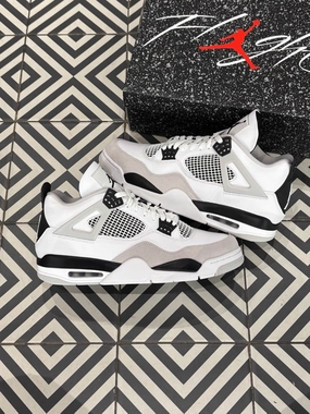 Fresh Walks Jordan 4 Military Black (Taille 46)