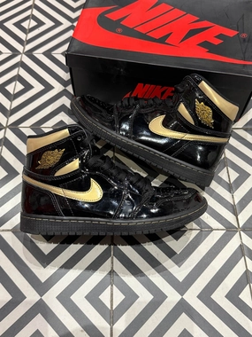 Jordan 1 High Black Metallic Gold (Taille 40) Peak Comfort Microfiber Insole